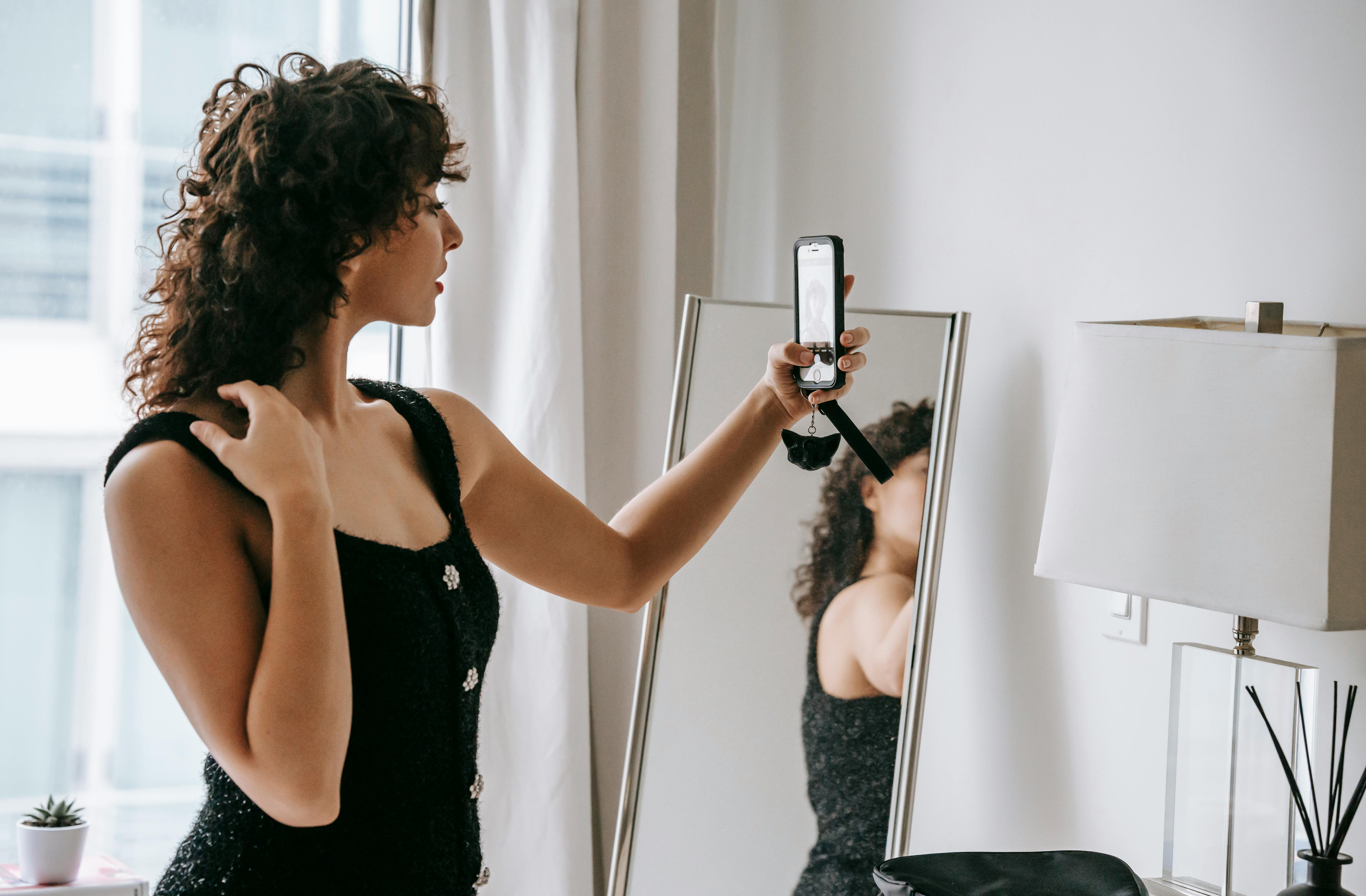 A woman taking a selfie | Source: Pexels