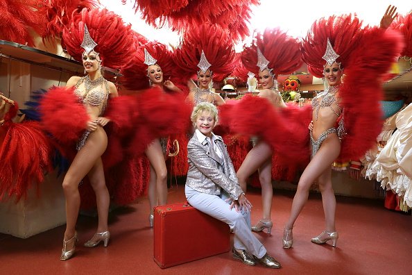Annie Cordy, 86 ans, pose dans les coulisses du Moulin Rouge le 16 janvier 2015 à Paris, France. |Photo : Getty Images