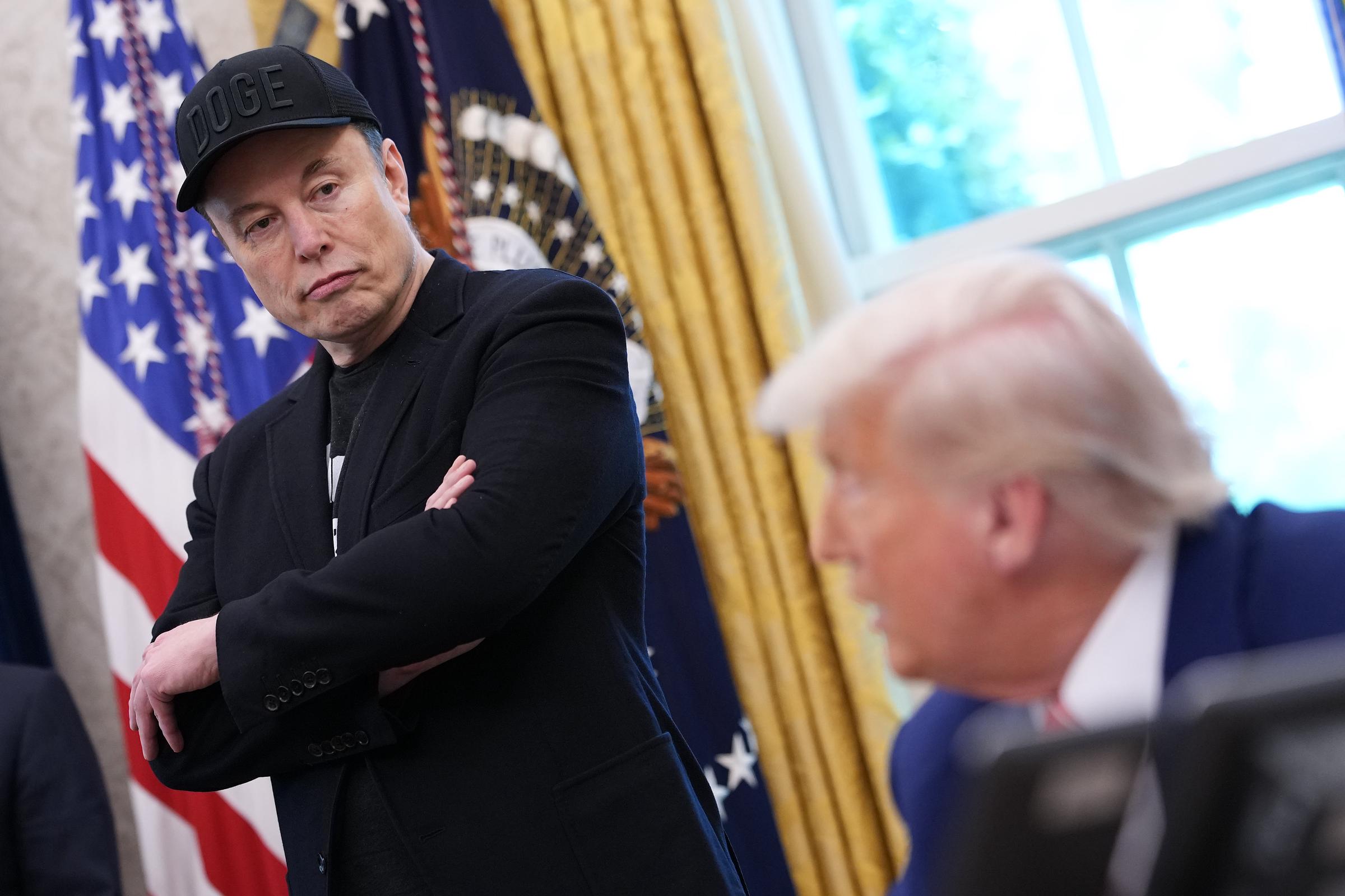 Alors que les spéculations allaient bon train, Musk a gardé un comportement détendu, souriant de temps en temps pendant que Trump s'adressait à la presse.
