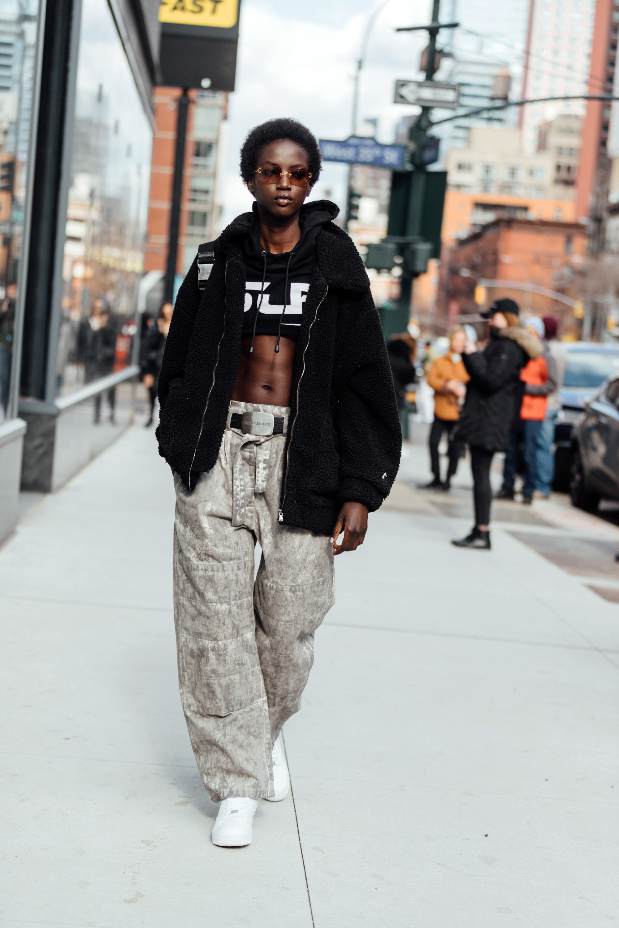 Anok Yai repérée après le défilé Longchamp lors de la semaine de la mode à New York, le 8 février 2020 | Source : Getty Images