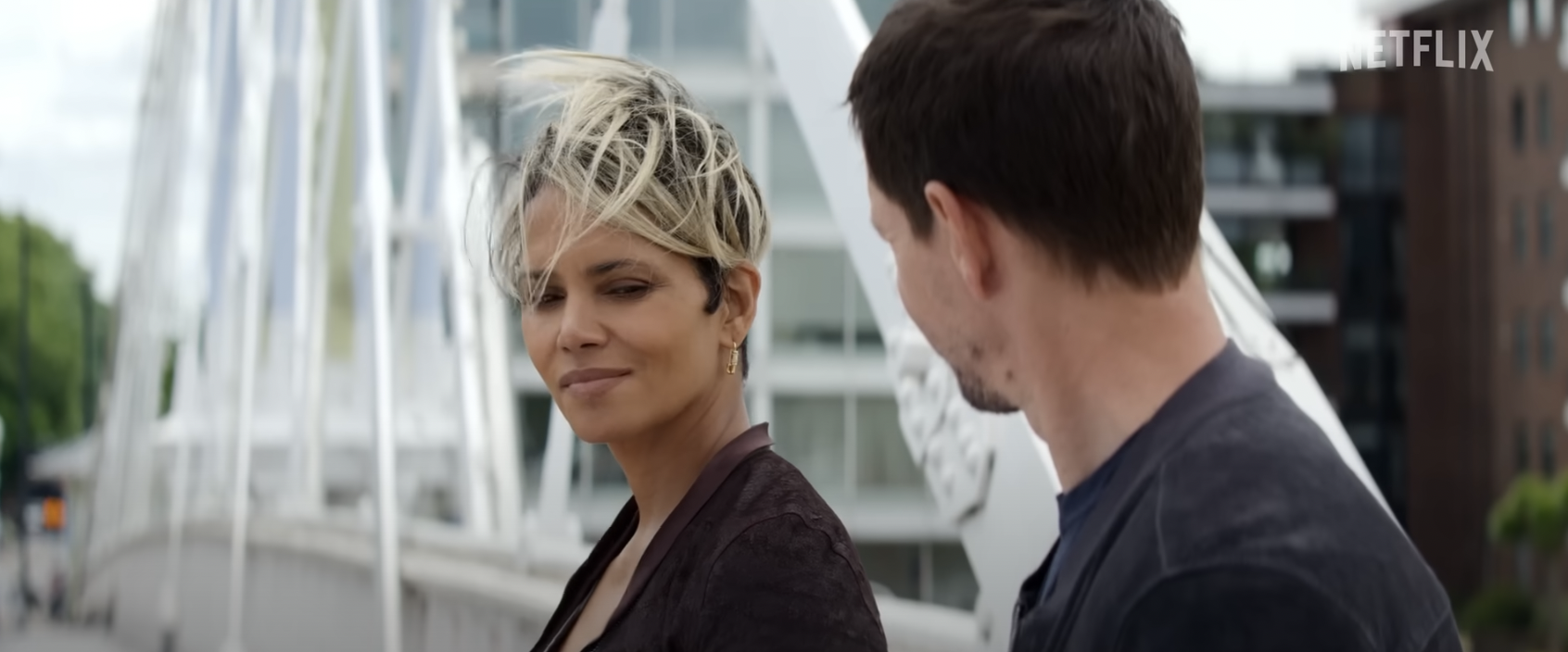 Halle Berry et Mark Wahlberg. | Source : YouTube/Netflix