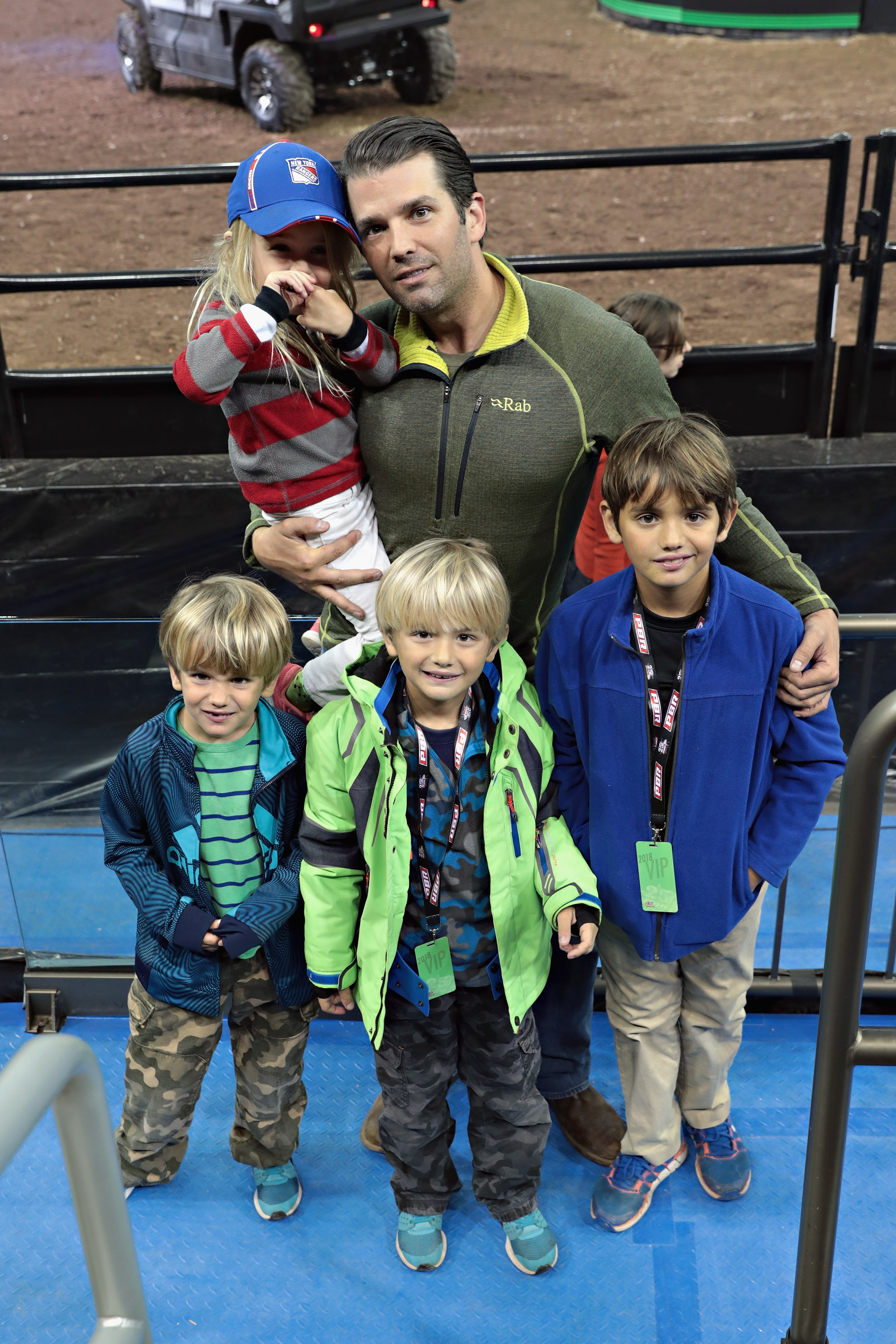 Donald Jr (C) et les enfants Chloe, Spencer, Tristan et Donald Trump III assistent au Buck Off Monster Energy 2018 des Professional Bull Riders, le 7 janvier 2018, à New York. | Source : Getty Images