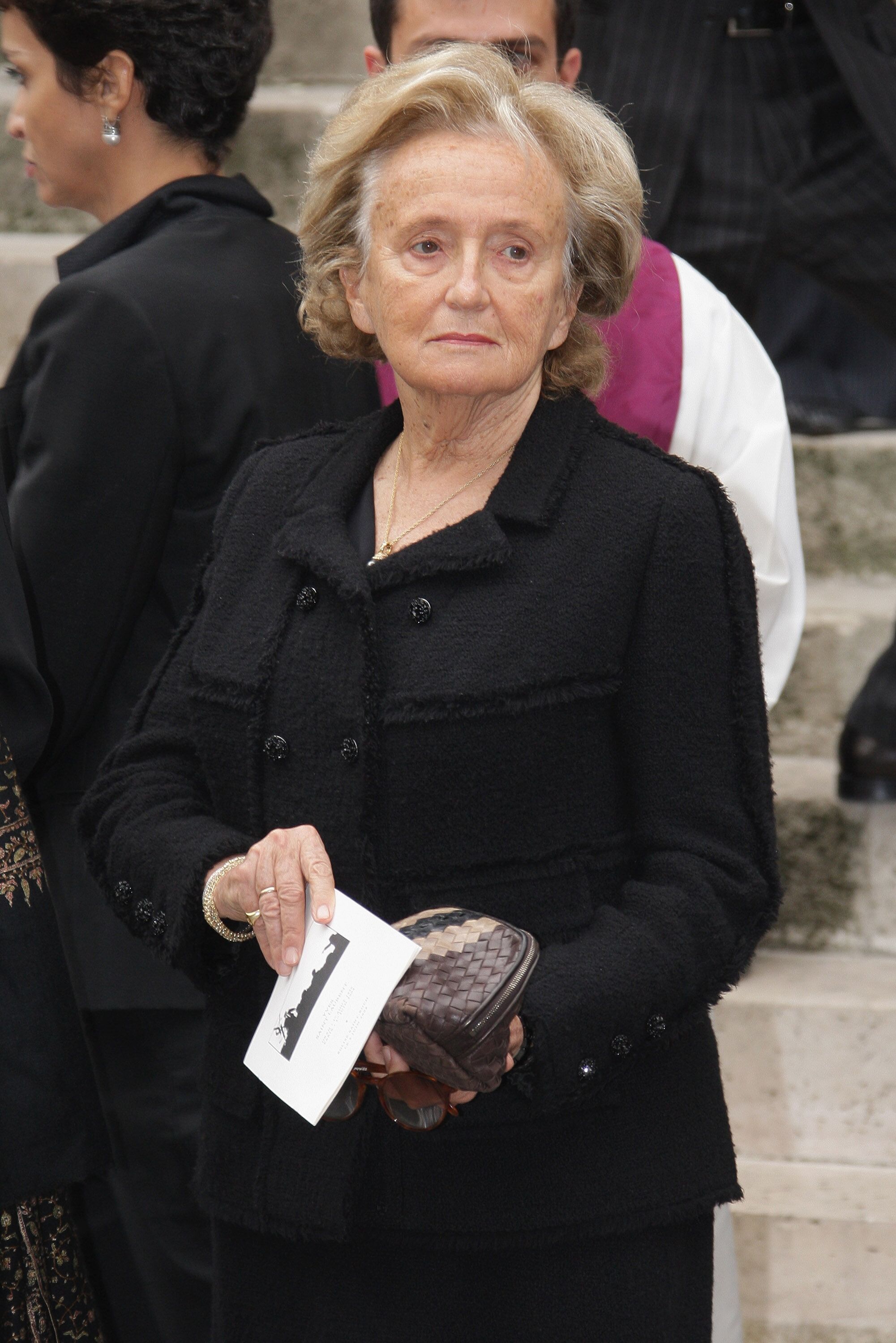  Bernadette Chirac assiste aux funérailles d'Yves Saint Laurent le 5 juin 2008 à l'église Saint-Roch à Paris, France. | Photo : Getty Images