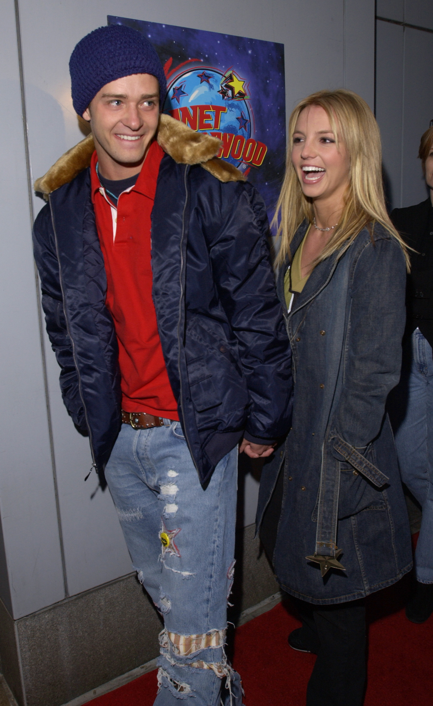 Justin Timberlake et une chanteuse célèbre lors de la collecte de fonds du Super Bowl à New York en 2002 | Source : Getty Images