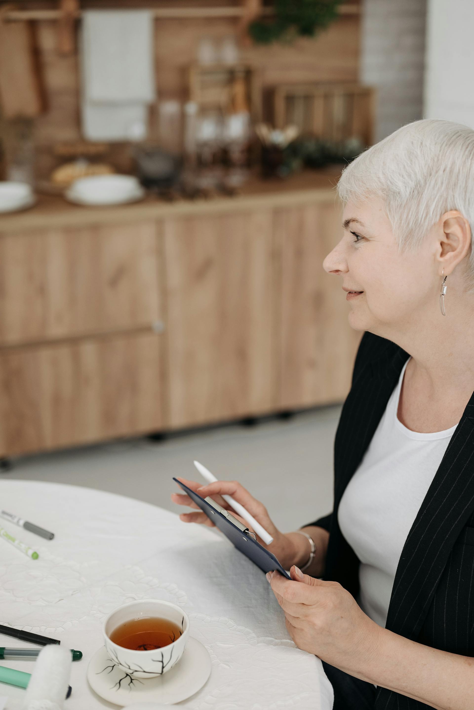 Une femme âgée qui parle | Source : Pexels