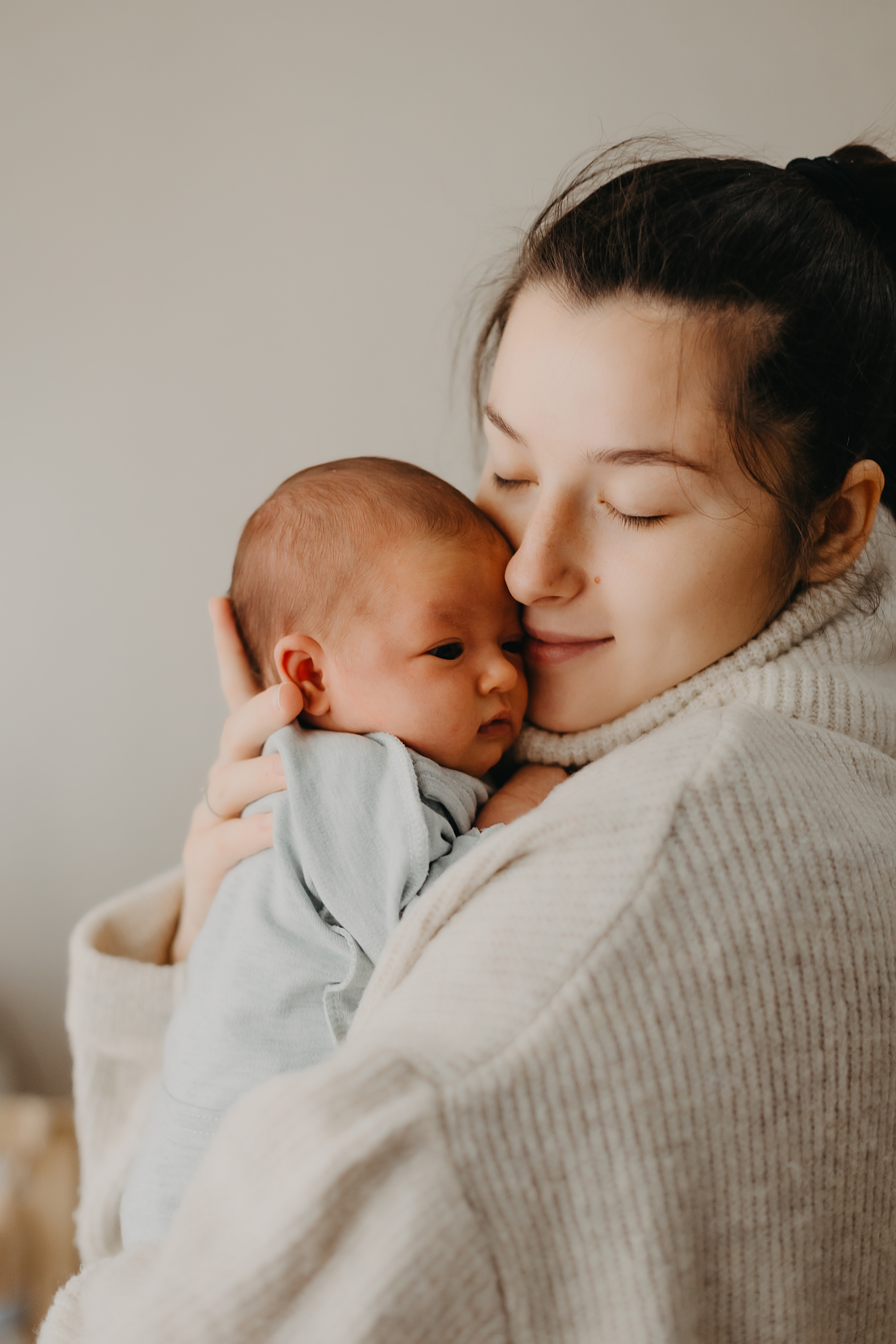 Une mère avec son bébé | Source : Shutterstock