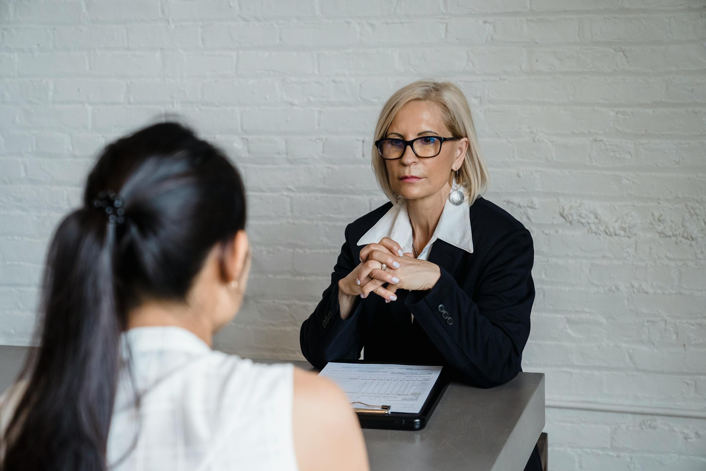 Une femme lors d'un entretien d'embauche | Source : Pexels