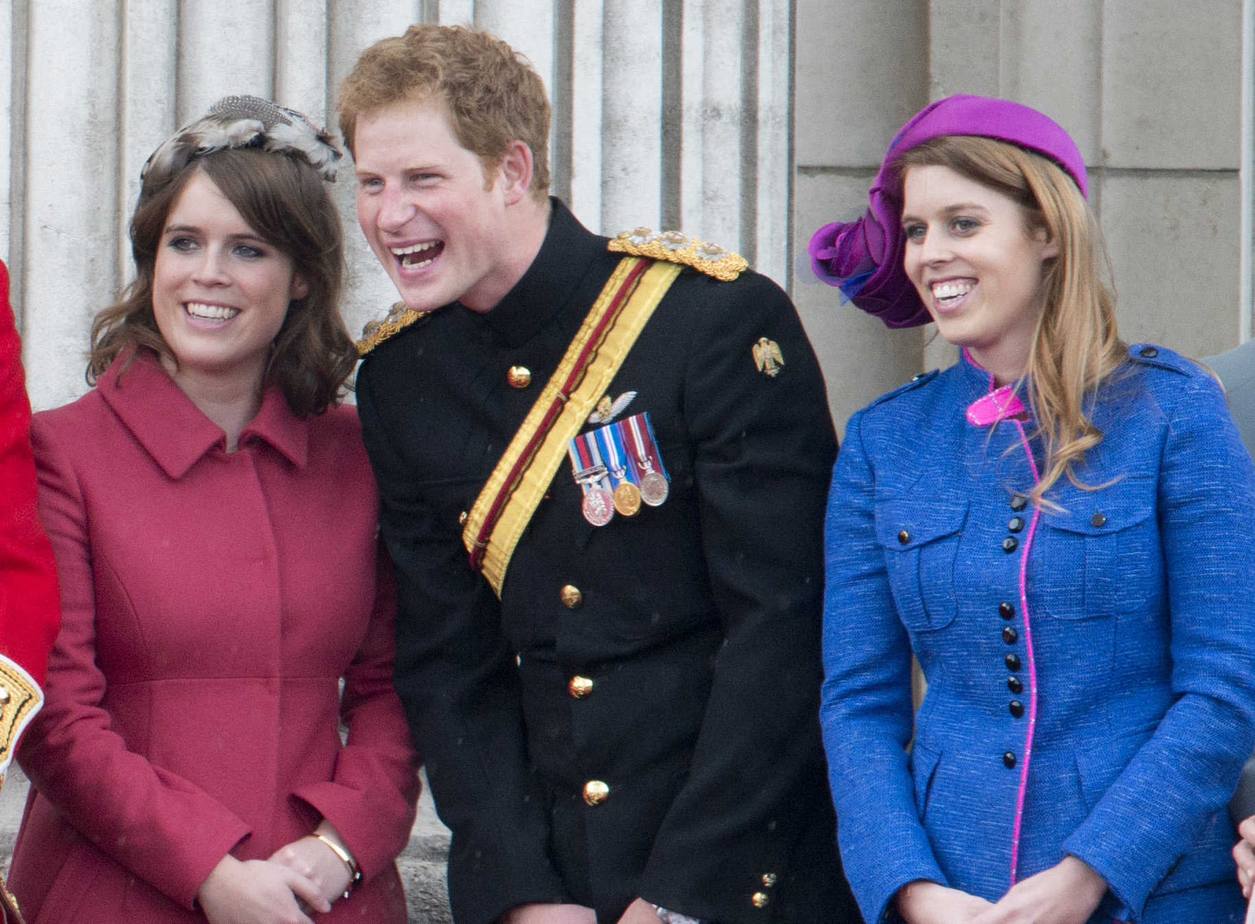 La princesse Beatrice, le prince Harry et la princesse Eugénie lors de Trooping The Color le 16 juin 2012 à Londres. | Source : Getty Images