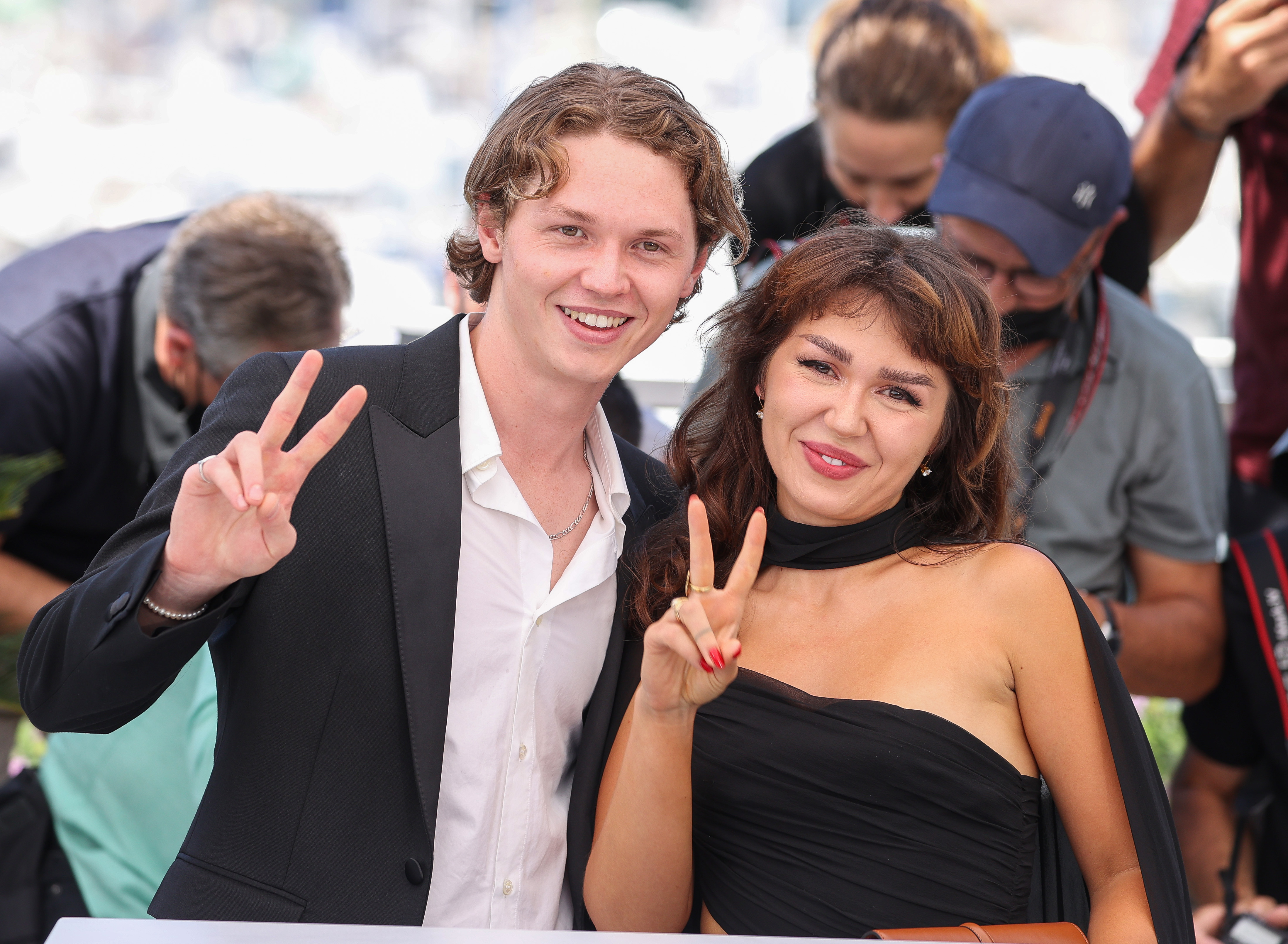 Jack et Mercedes Kilmer assistent au photocall de "Val" lors de la 74e édition du Festival de Cannes à Cannes, en France, le 7 juillet 2021. | Source : Getty Images