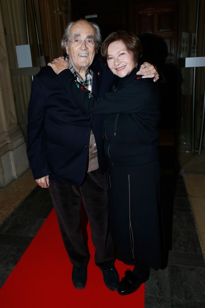  Michel Legrand et son épouse Macha Meril assistent à l'hommage à Jean-Claude Brialy pour le 10e anniversaire de sa mort. Tenue au Centre National du Cinéma et de l'Image Animée (CNC) le 20 novembre 2017 à Paris, France. | Photo : Getty Images