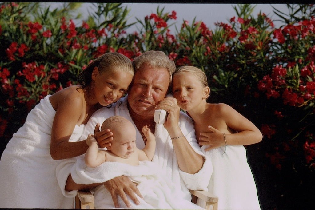 Jacques Martin en vacances avec sa famille. | Photo : Getty Images