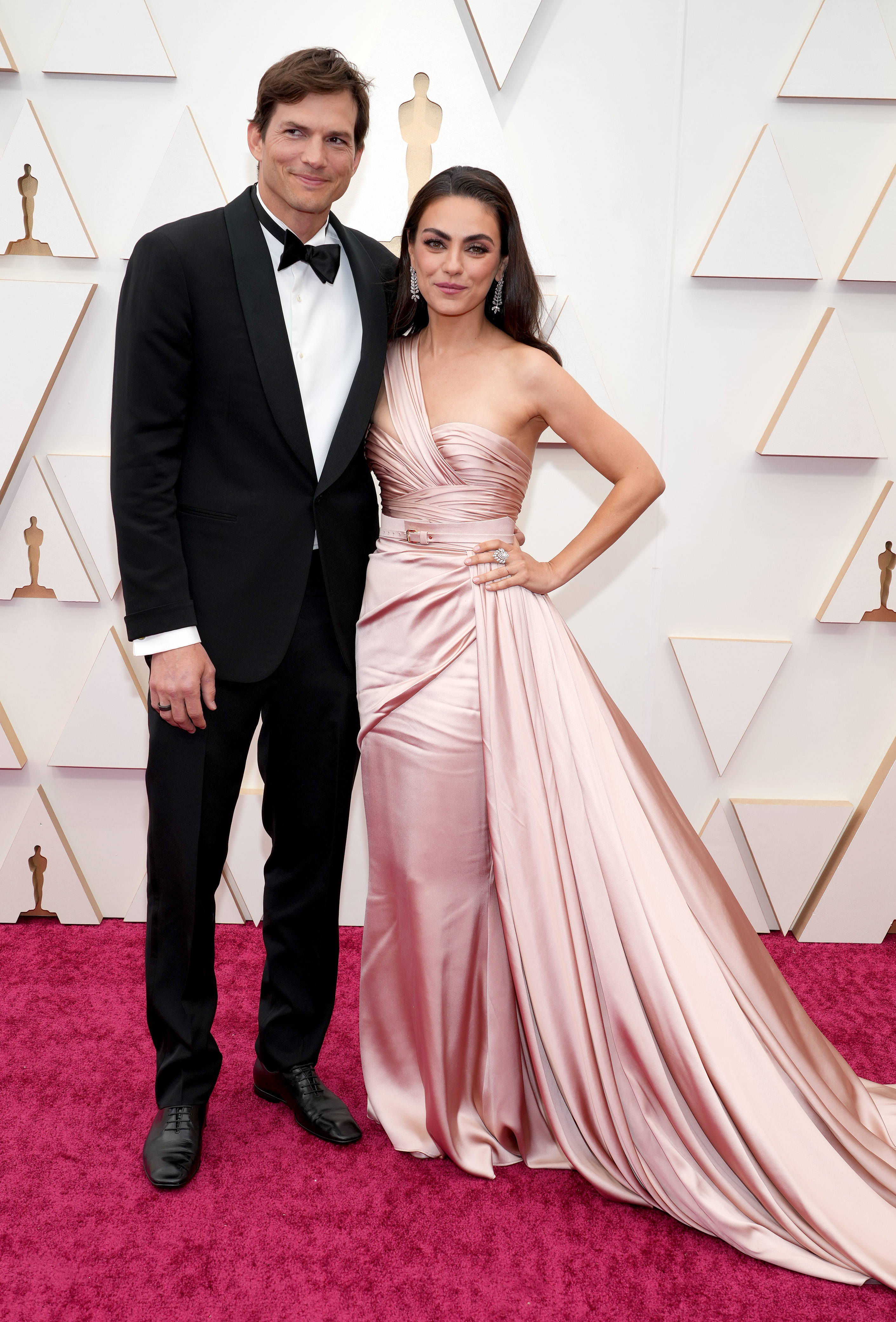 Ashton Kutcher et Mila Kunis lors de la 94e cérémonie annuelle des Oscars à Hollywood, en Californie, le 27 mars 2022 | Source : Getty Images