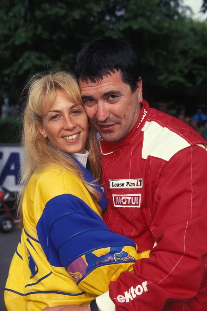 L'humoriste Jean-Marie Bigard et sa femme Claudia participent à une course de karting, le 29 mai 1994, Garches, France. | Photo : Getty Images