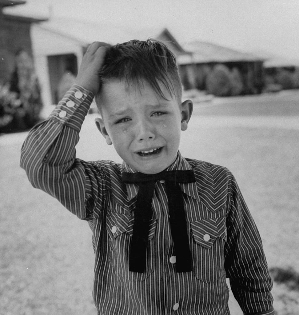 Un enfant en larmes | source : Getty Images