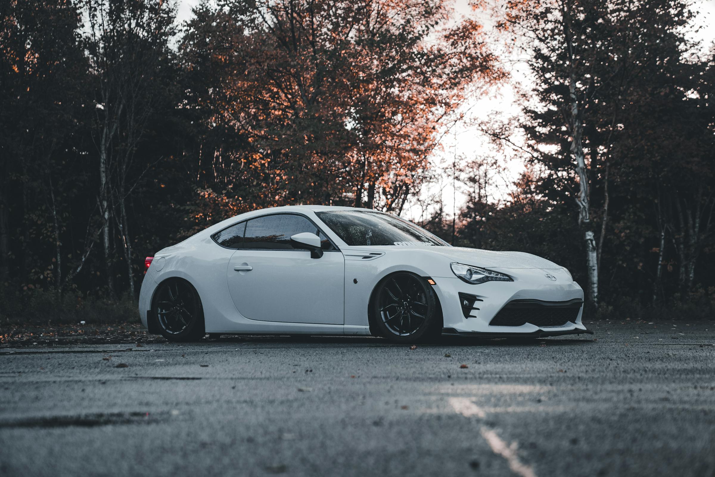 Une voiture de sport blanche | Source : Pexels