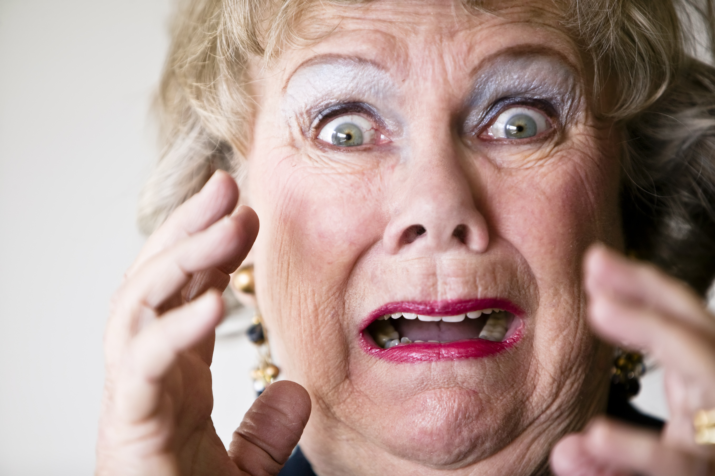 Une femme âgée terrifiée | Source : Getty Images