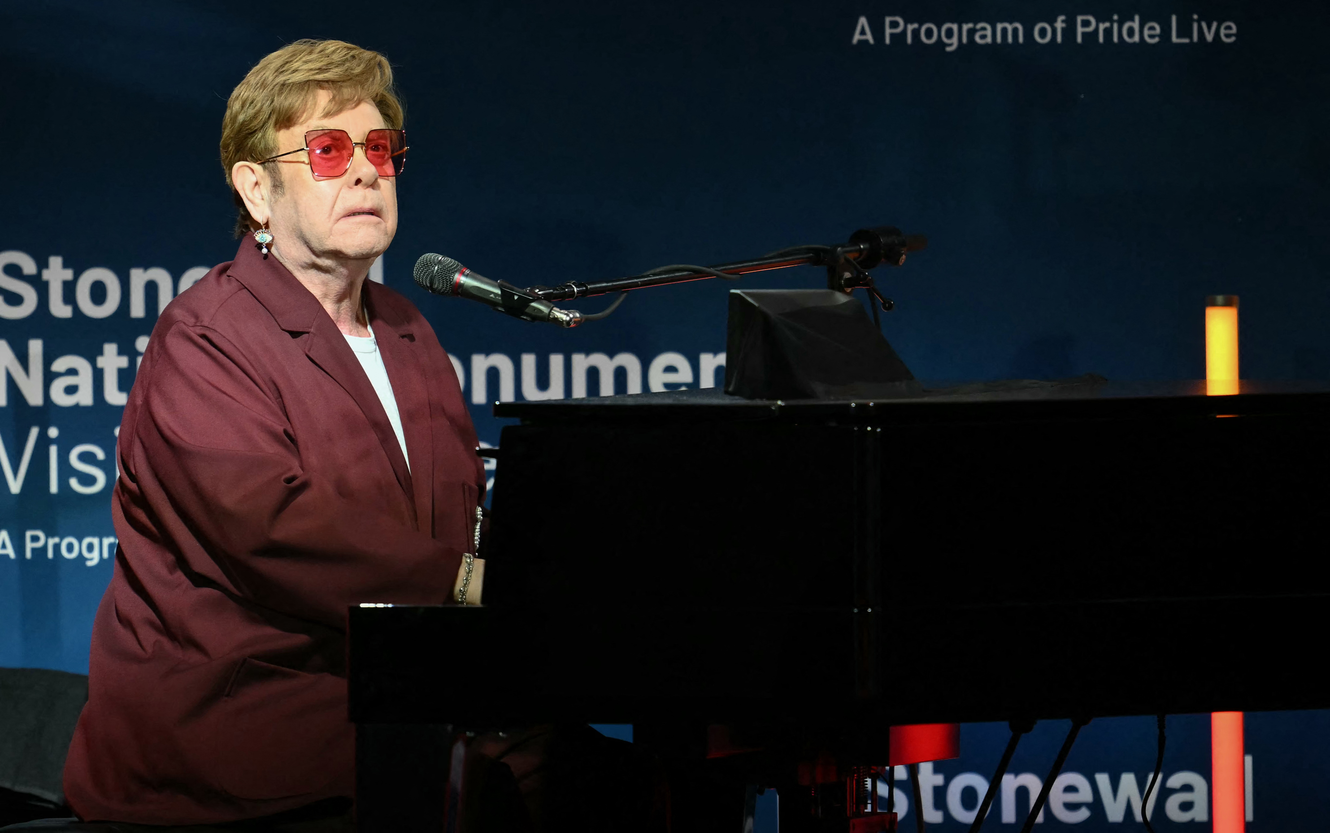 Elton John se produit sur scène lors de la grande cérémonie d'ouverture du Stonewall National Monument Visitor Center à New York, le 28 juin 2024 | Source : Getty Images