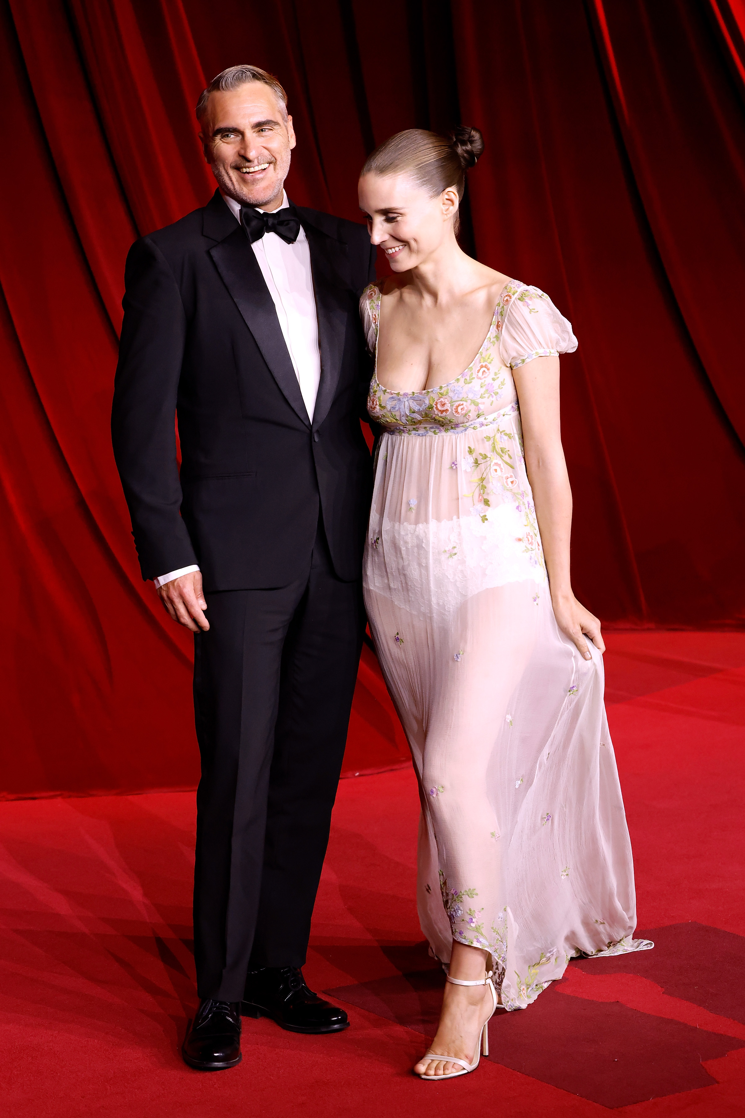 Rooney Mara et Joaquin Phoenix assistent au quatrième gala annuel du musée de l'Académie, le 19 octobre 2024, à Los Angeles, en Californie. | Source : Getty Images