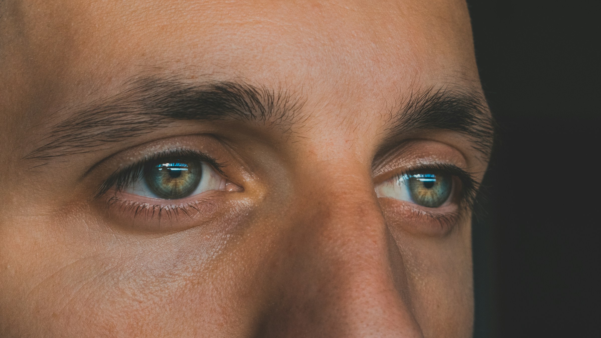 Gros plan sur les yeux d'un homme | Source : Unsplash