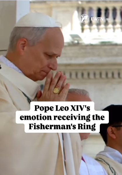 Le pape Léon XIV montre son émotion après avoir reçu l'anneau du pêcheur, daté du 18 mai 2025 | Source : Instagram/catholicnewsagency