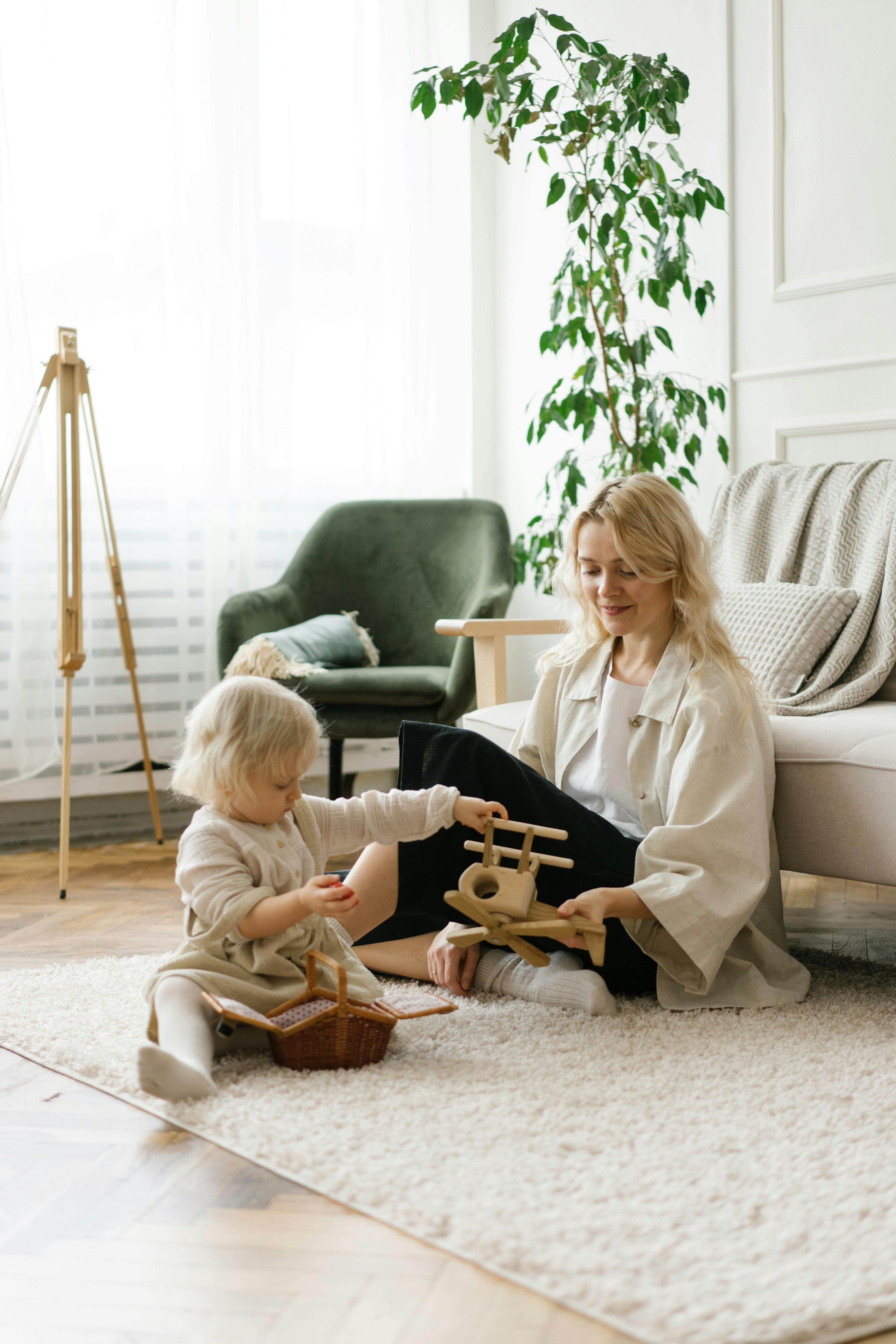 Une femme jouant avec un enfant | Source : Pexels