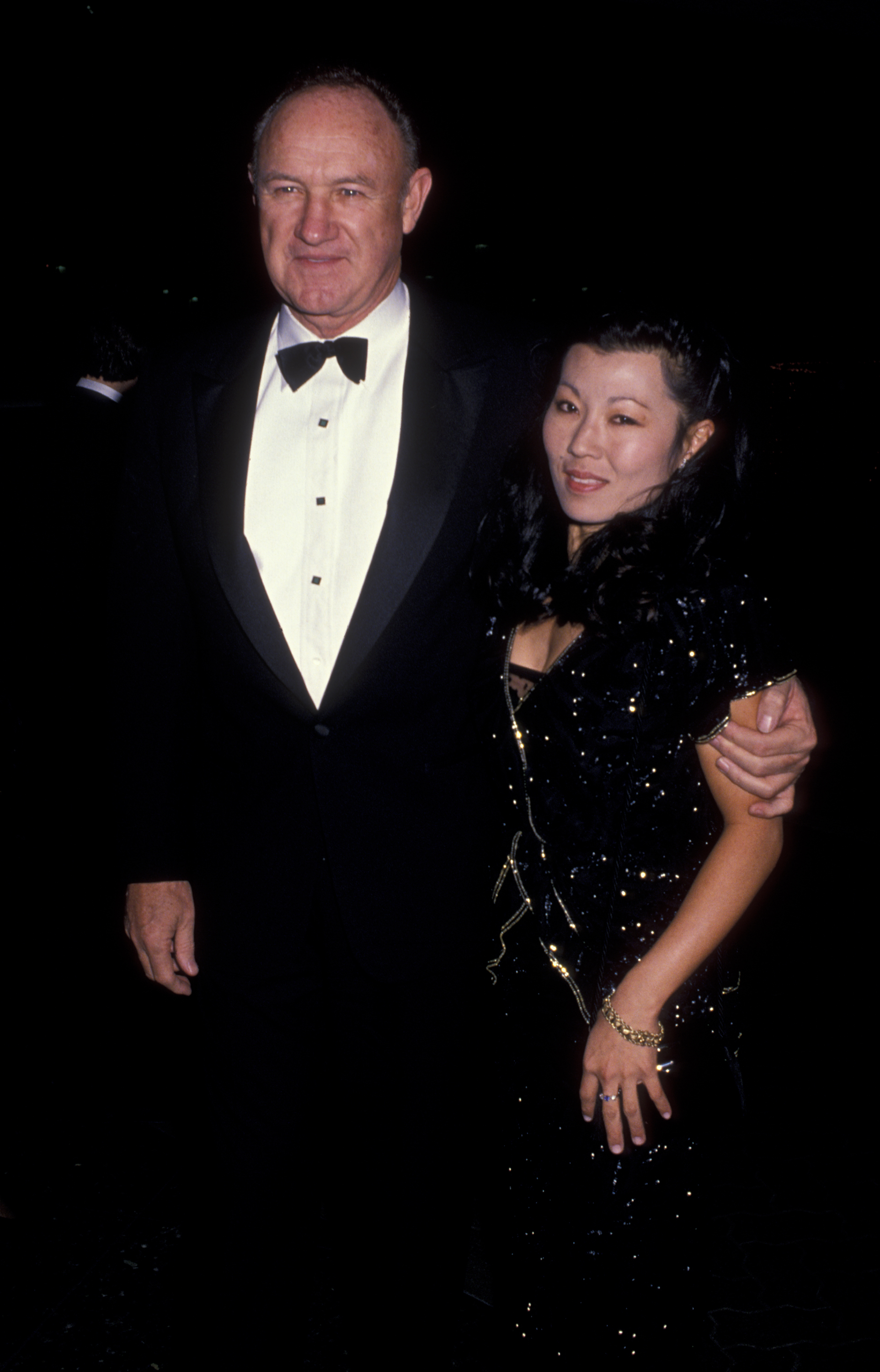 Gene Hackman et Betsy Arakawa lors de la course Toyota Pro-Celebrity Race à Long Beach, Californie, le 4 avril 1987. | Source : Getty Images