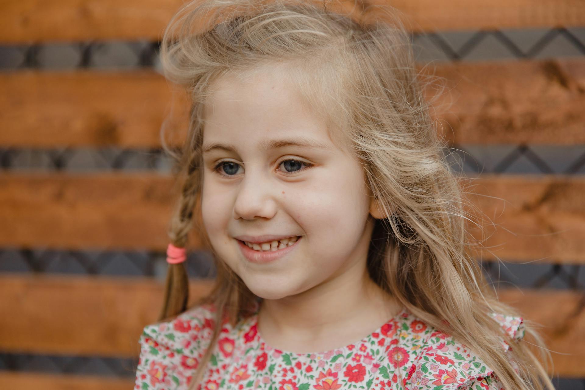 Une fille qui sourit | Source : Pexels