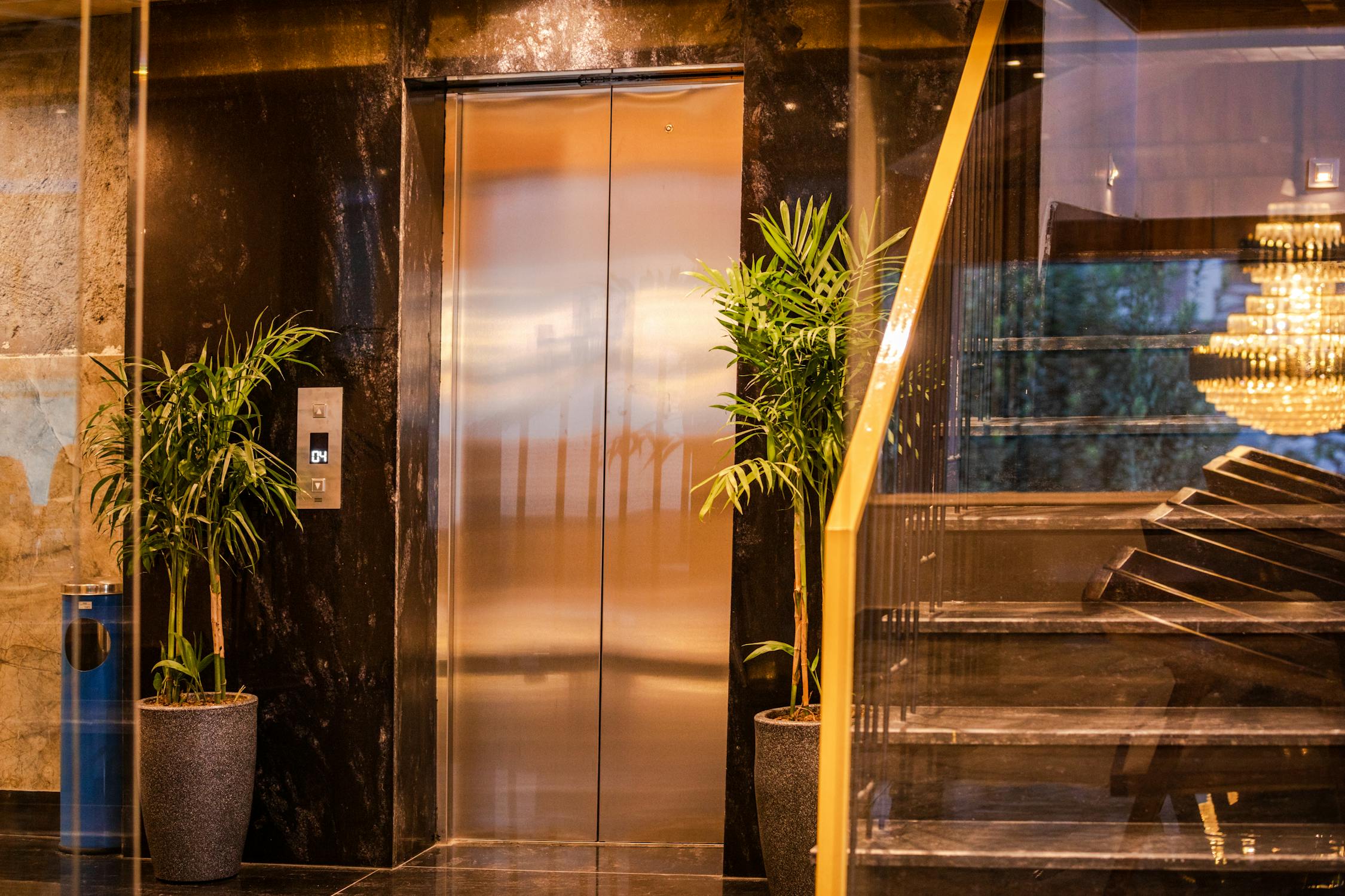 Un ascenseur d'hôtel | Source : Pexels