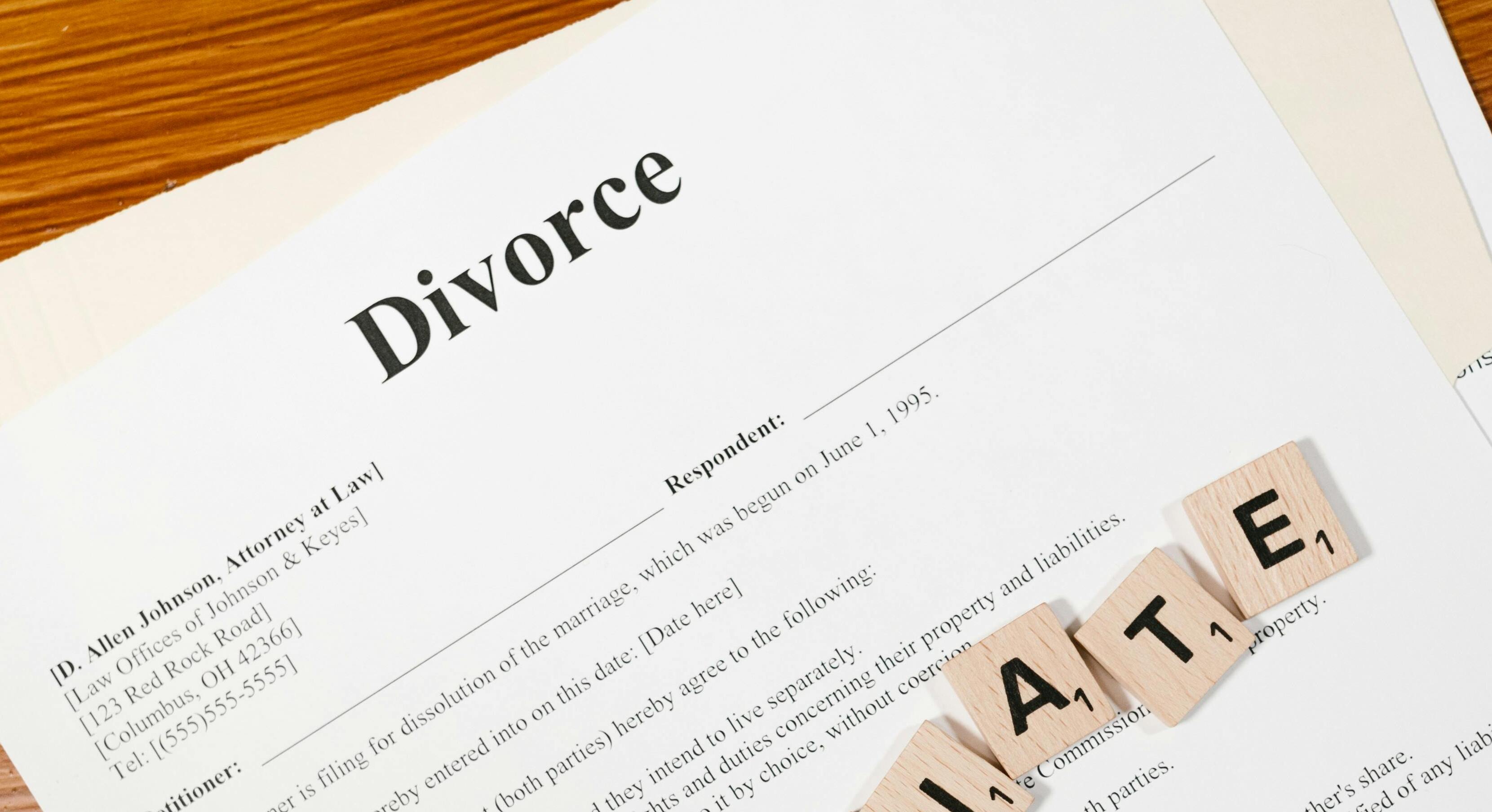 Gros plan sur les documents d'un divorce | Source : Pexels