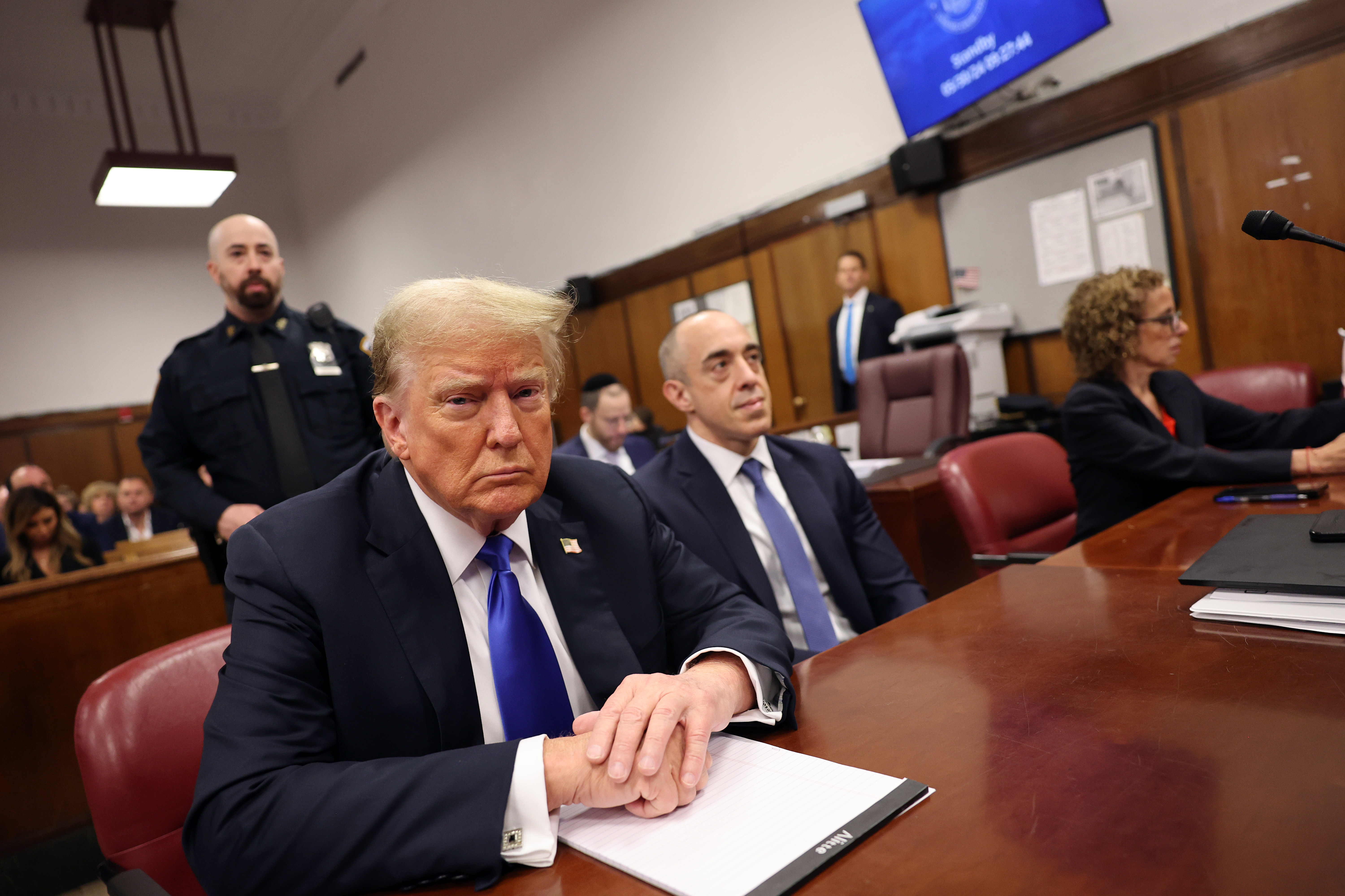 Donald Trump est assis dans la salle d'audience lors de son procès pour blanchiment d'argent au tribunal pénal de Manhattan, le 30 mai 2024, à New York. | Source : Getty Images