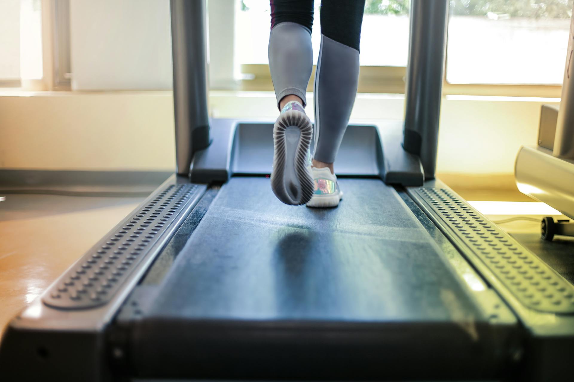 Une femme sur un tapis roulant | Source : Pexels