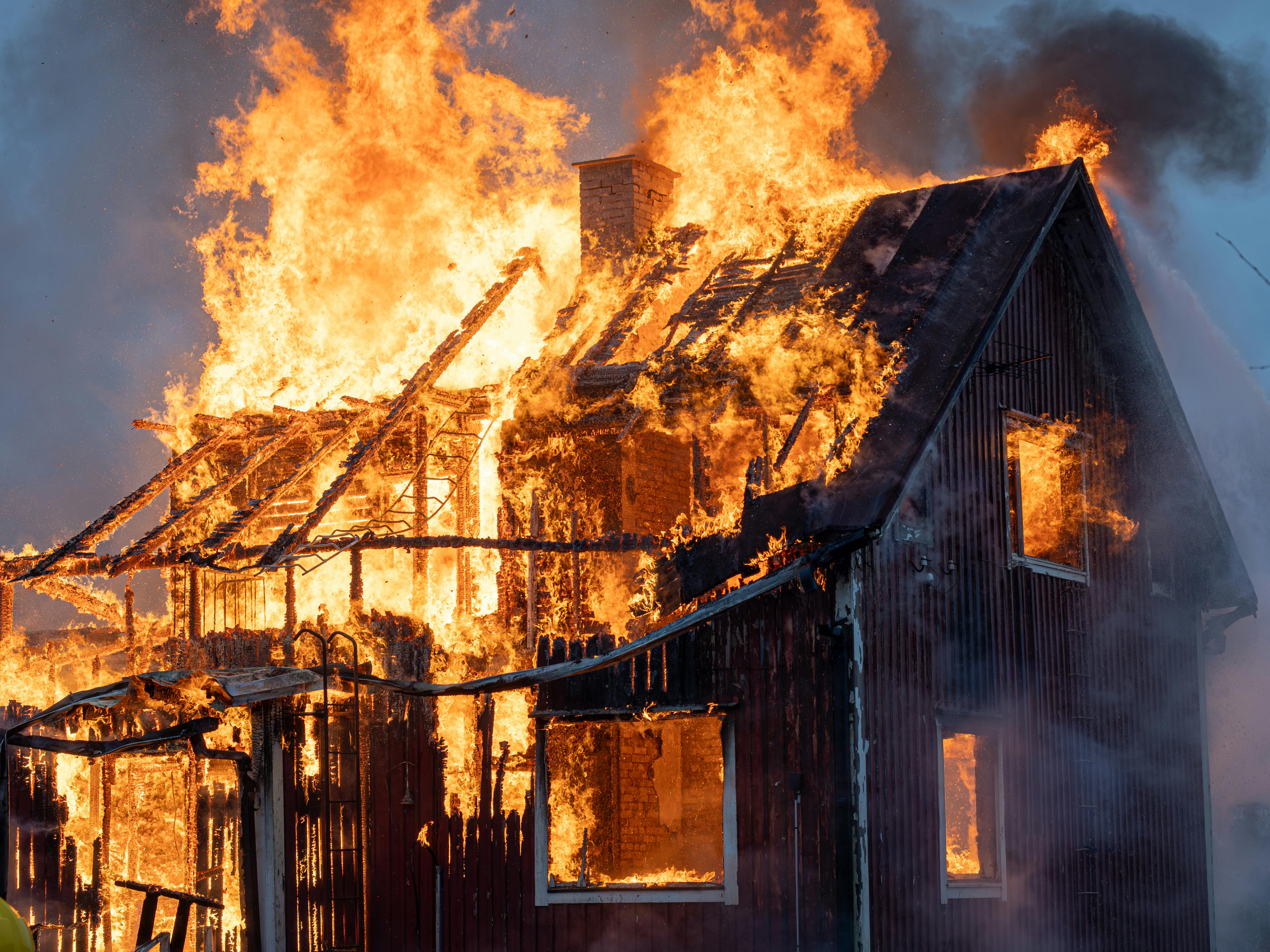 Maison en feu | Source : Pexels