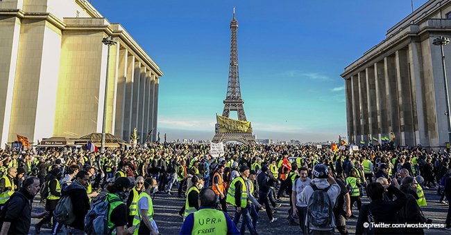Les Gilets jaunes sont menacés par la police, après avoir refusé d'enlever leur Tour Eiffel dans le Var