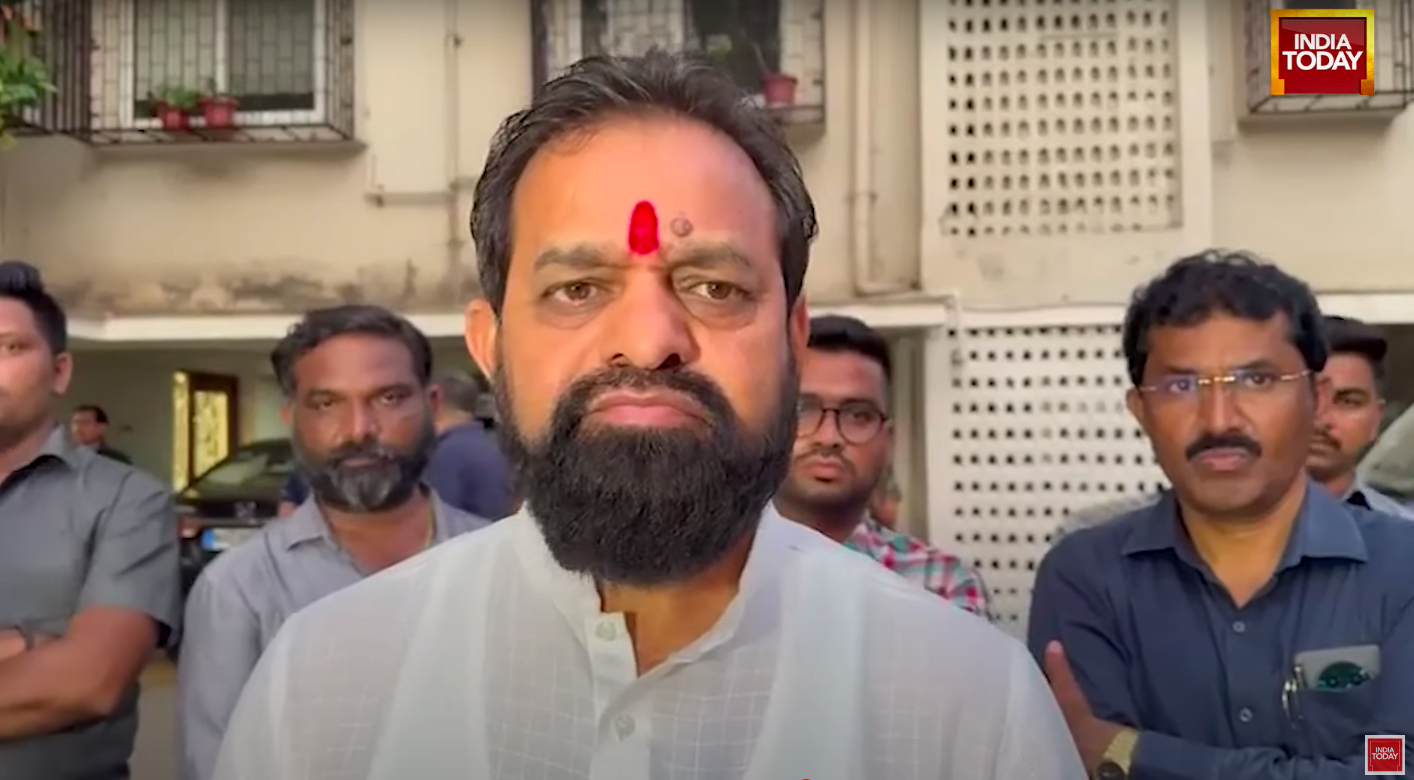 Le député Dilip Mama Lande parle de la tragédie aux journalistes. | Source : YouTube/India Today
