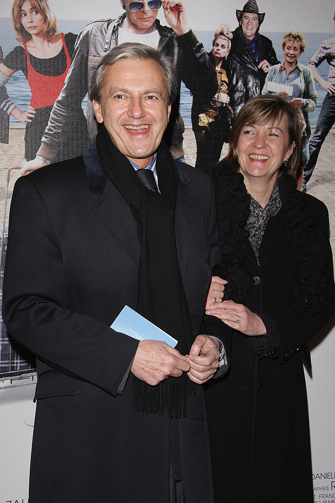 Daniel Bilalian et son épouse assistent à l'avant-première de "Disco" le 1er avril 2008 à Paris, en France. | Source : Getty Images