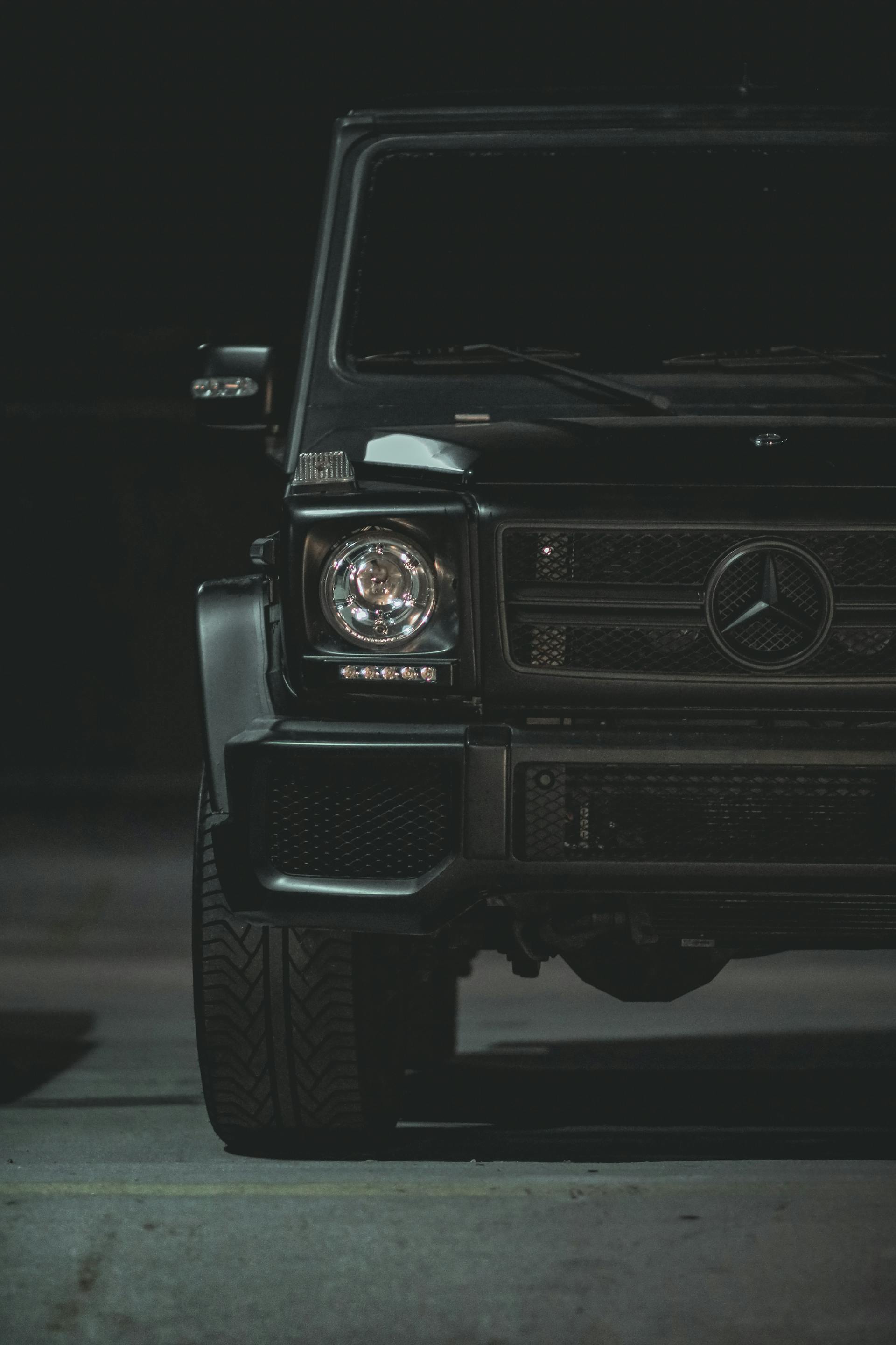 Une Mercedes-Benz noire | Source : Pexels