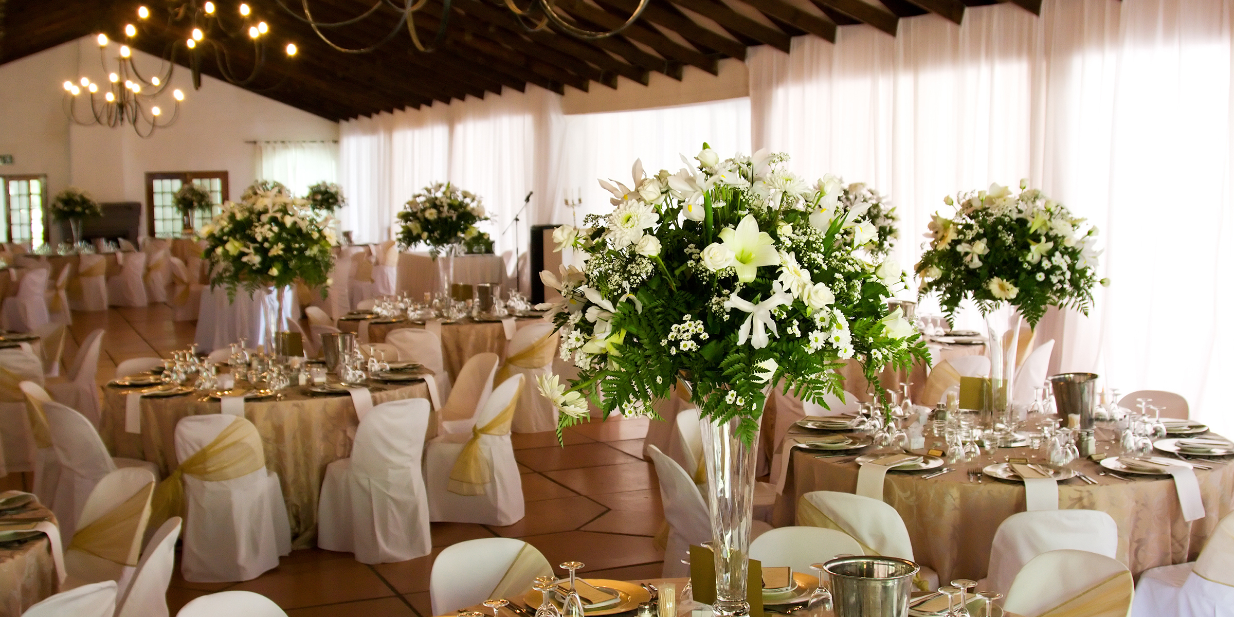 Des sièges lors d'un mariage | Source : Shutterstock