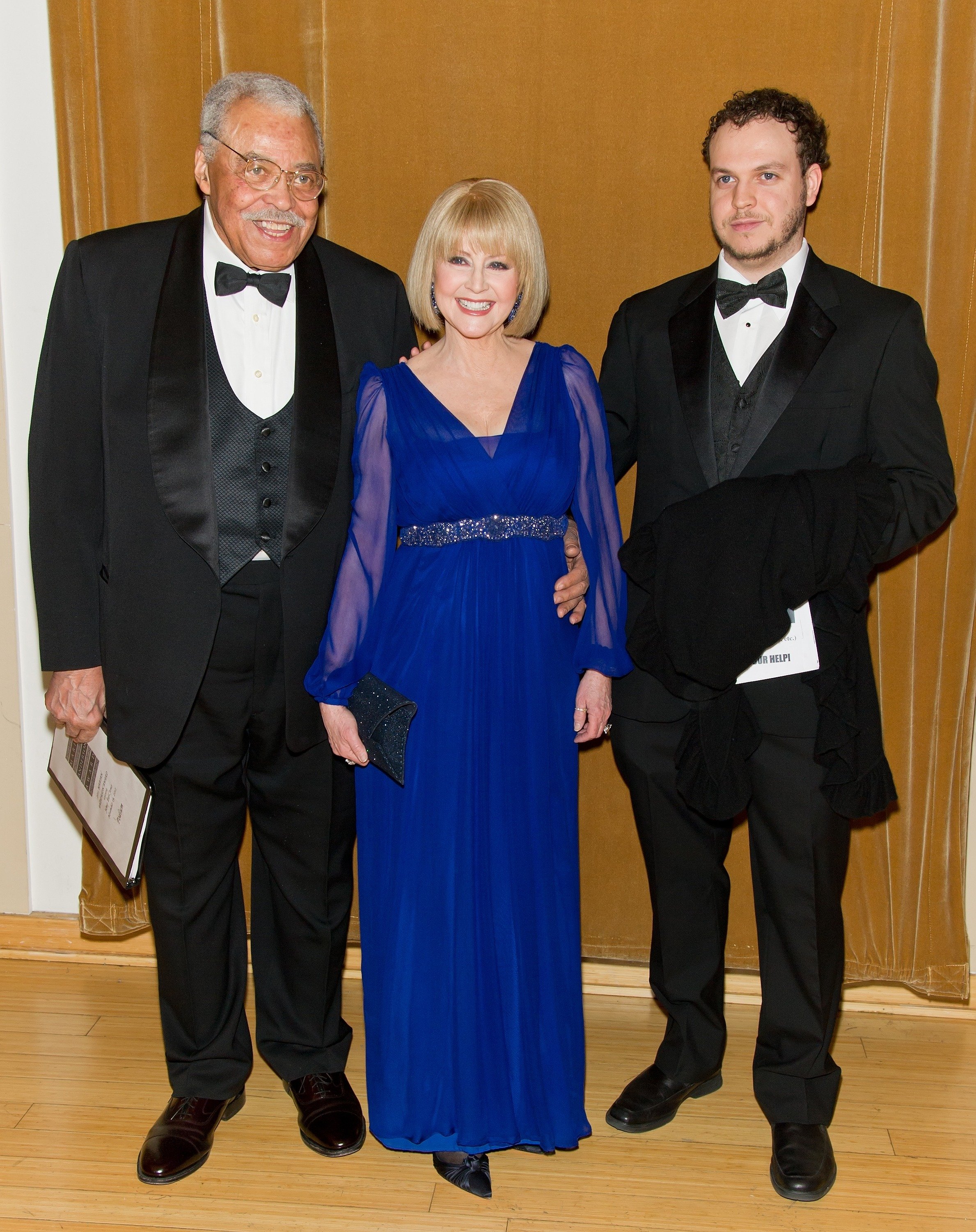 James Earl Jones, Cecilia Hart et Flynn Earl Jones assistent au gala des prix Marian Anderson 2012 le 19 novembre 2012 | Source : Getty Images