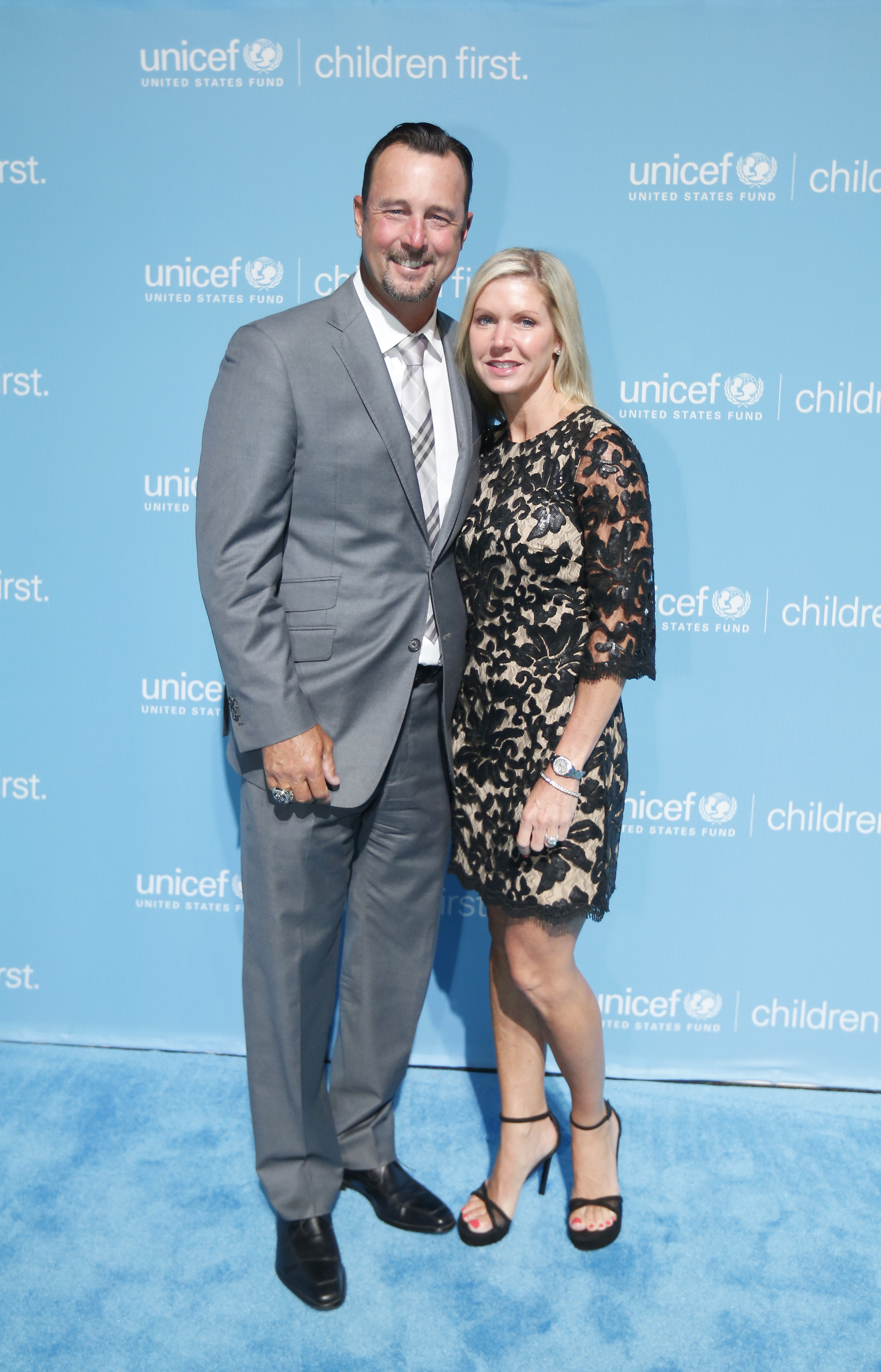 Tim et Stacy Wakefield lors du dîner de remise du prix Champion des enfants de l'UNICEF à Boston, Massachusetts, le 2 juin 2016 | Source : Getty Images