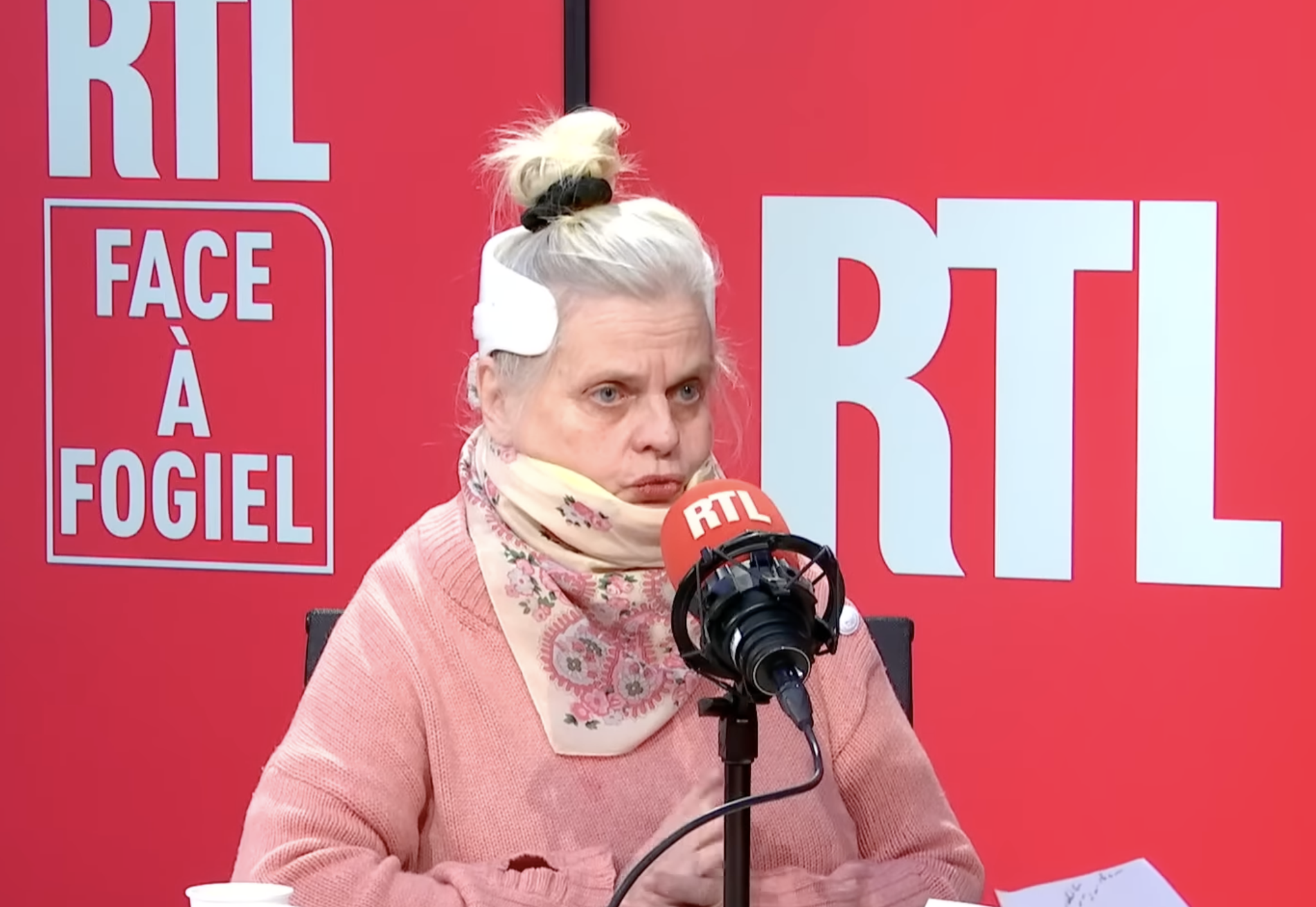 Capture d'écran du passage d'Isabelle Nanty sur RTL. Source : https://www.youtube.com/watch?v=wxvPxNLrOzo