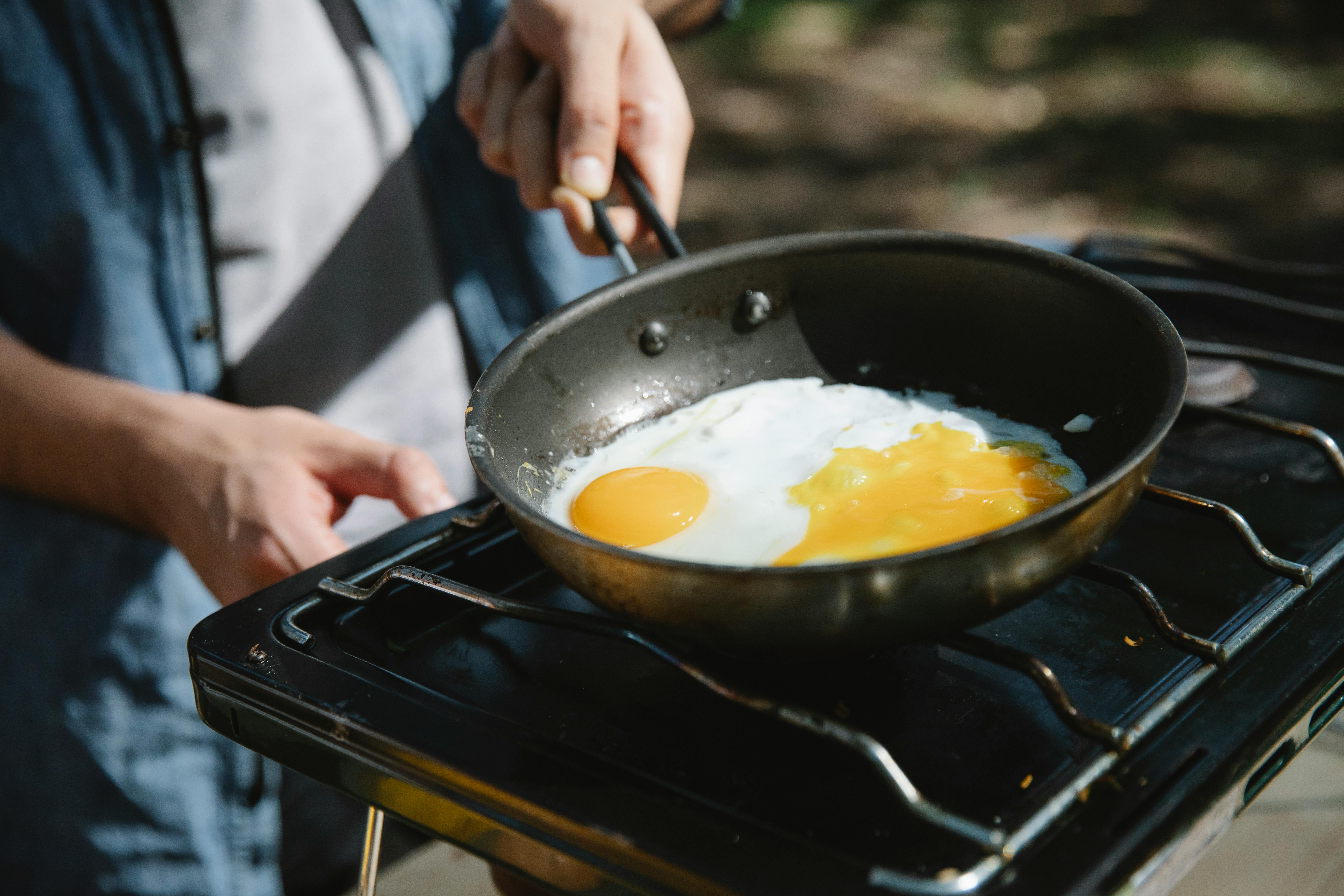 Une personne en train de cuisiner | Source : Pexels