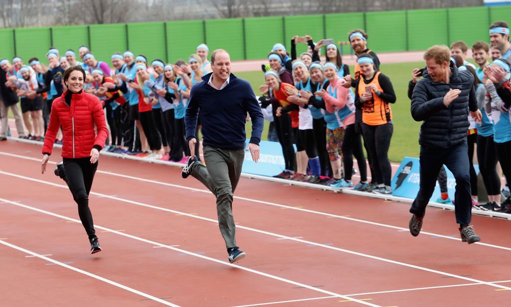Le duc et la duchesse de Cambridge et le prince Harry se joignent à Team Heads Together lors d'une journée d'entraînement au marathon de Londres au Queen Elizabeth Olympic Park le 5 février 2017 à Londres, en Angleterre. І Source : Getty Images
