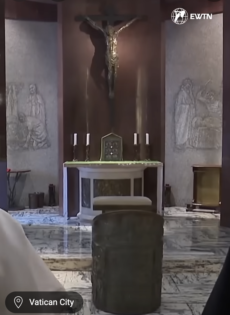 Une capture d'écran de l'intérieur de l'appartement papal dans le palais apostolique, tirée d'une vidéo datée du 12 mai 2025. | Source : YouTube/EWTNcatholictv