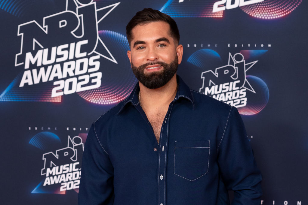 CANNES, FRANCE - 10 NOVEMBRE : Le chanteur Kendji Girac assiste à la 25ème édition des NRJ Music Awards le 10 novembre 2023 à Cannes, France. | Source : Getty Images