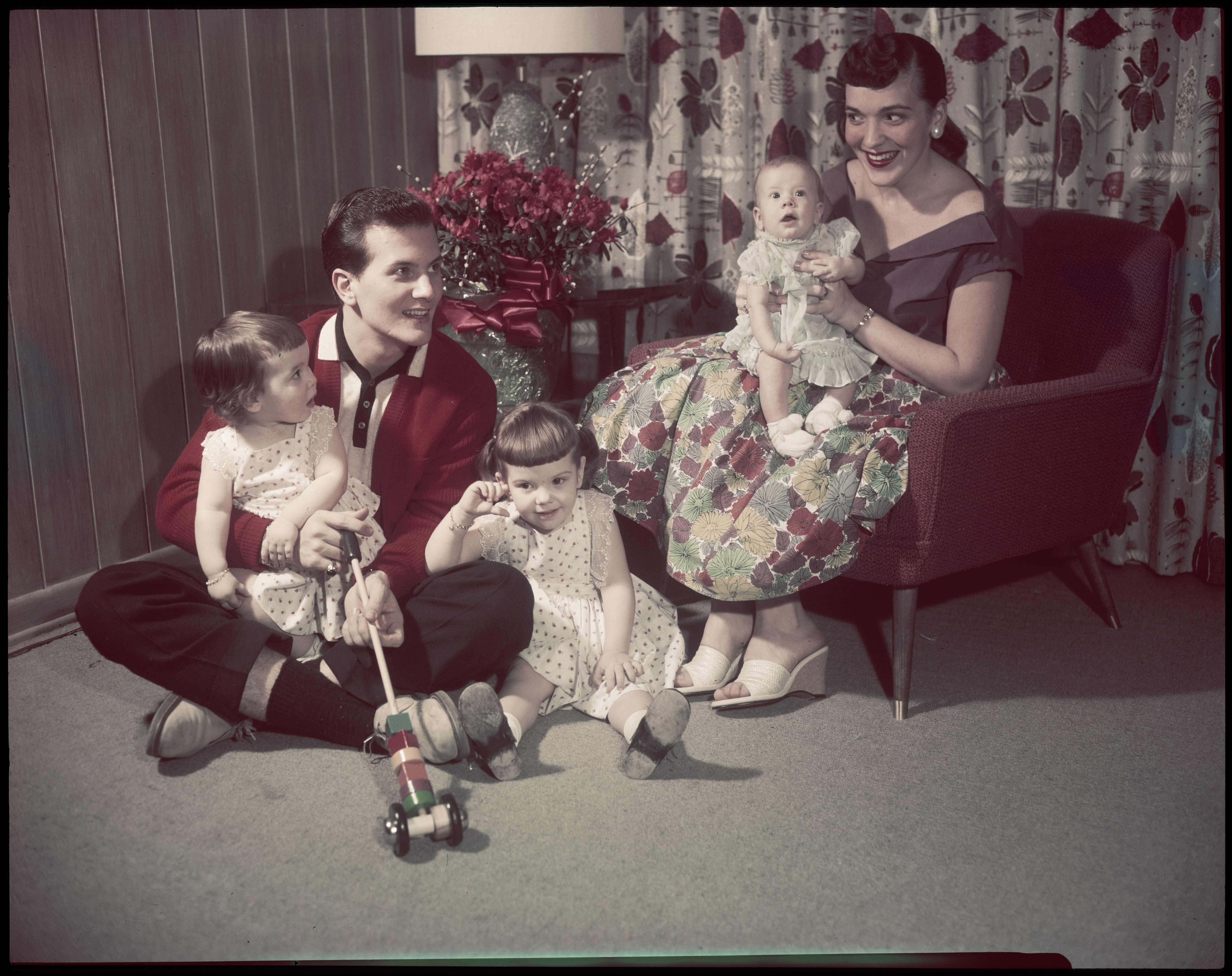 Pat Boone et sa famille photographiés en 1957 | Source : Getty Images