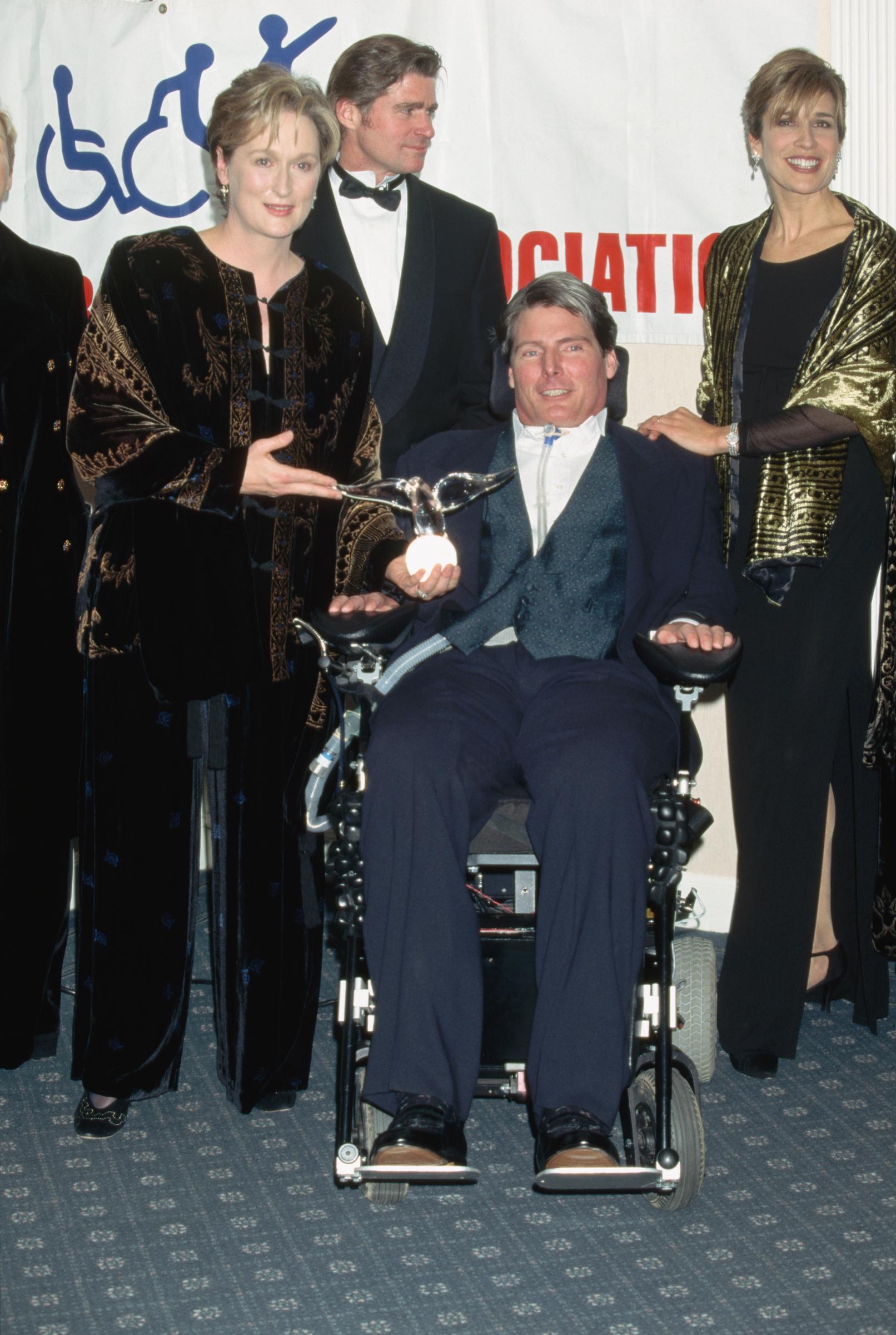 Treat Williams, Meryl Streep, Christopher et Dana Reeve à la soirée de bienfaisance annuelle de l'Association pour la paralysie, le 19 novembre 1996, à New York | Source : Getty Images