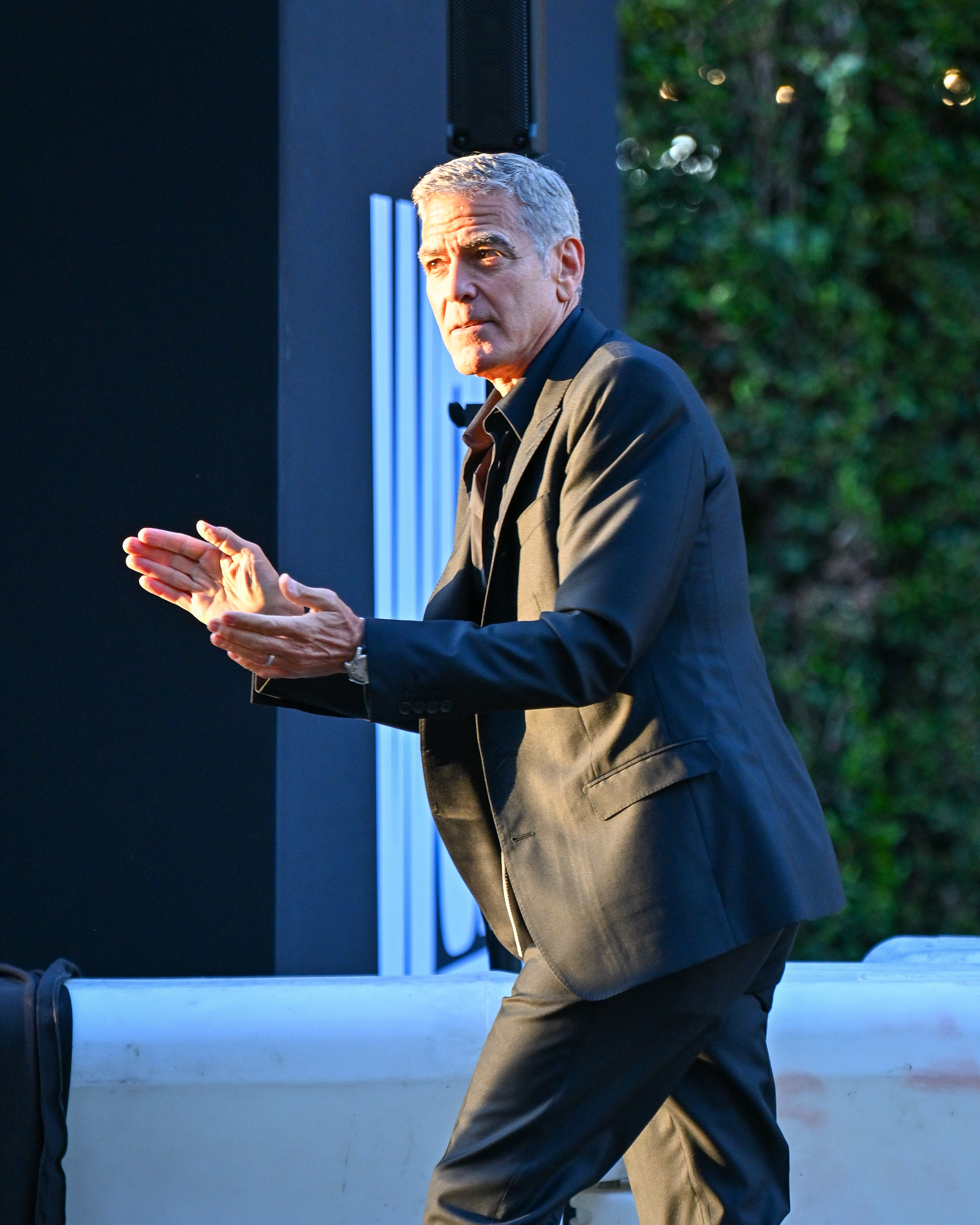 George Clooney repéré à l'extérieur de la première de "Wolfs" à Los Angeles, Californie, le 18 septembre 2024 | Source : Getty Images