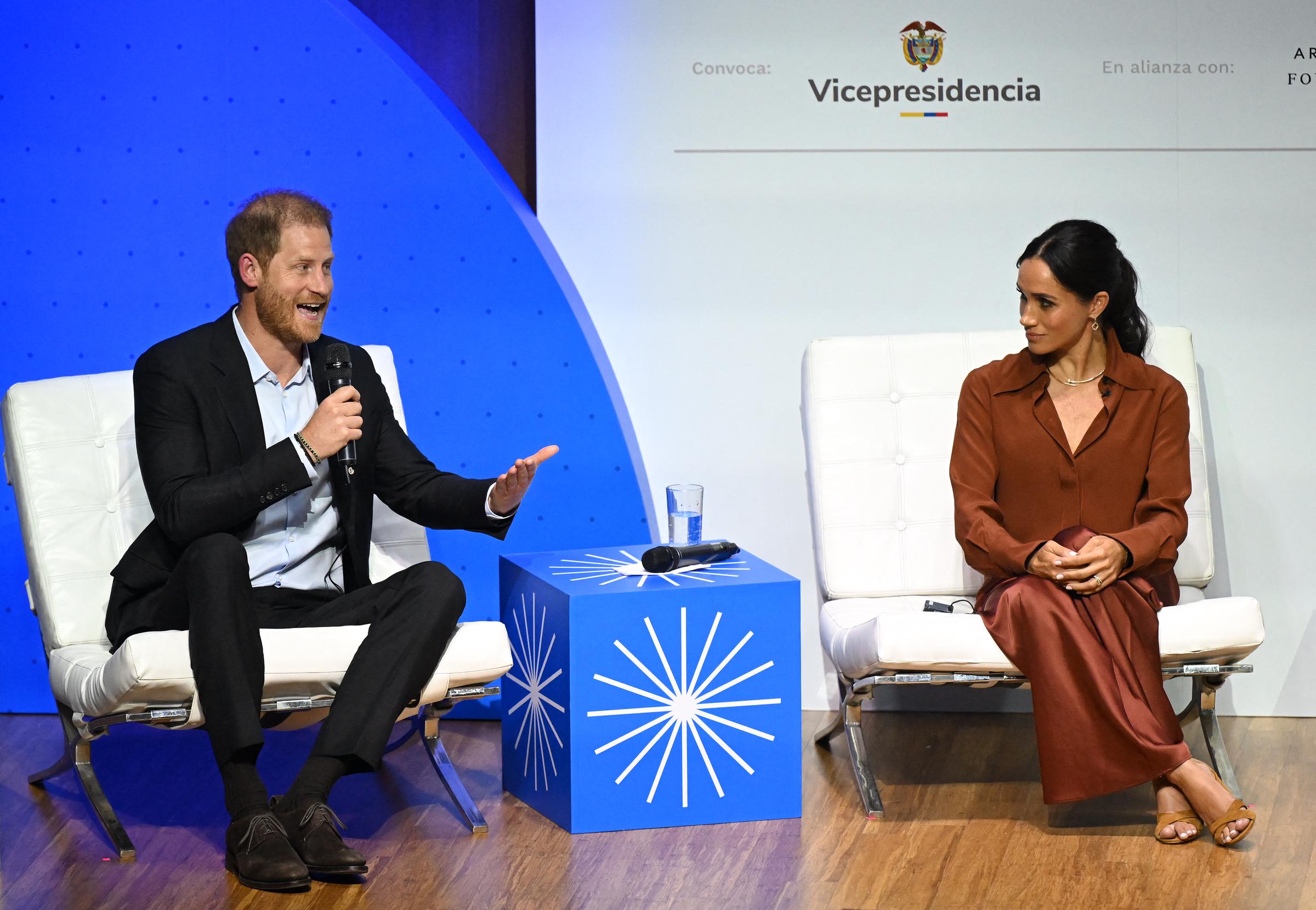 Le prince Harry et Meghan, duchesse de Sussex, assistent au forum "Avenir numérique responsable" à l'université EAN de Bogota, en Colombie, le 15 août 2024 | Source : Getty Images