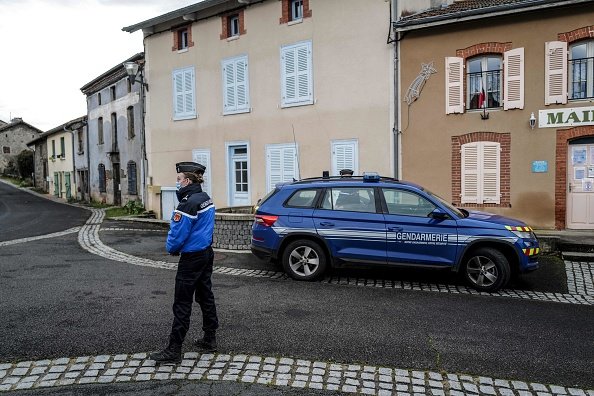 Un gendarme français monte la garde. |Photo : Getty Images