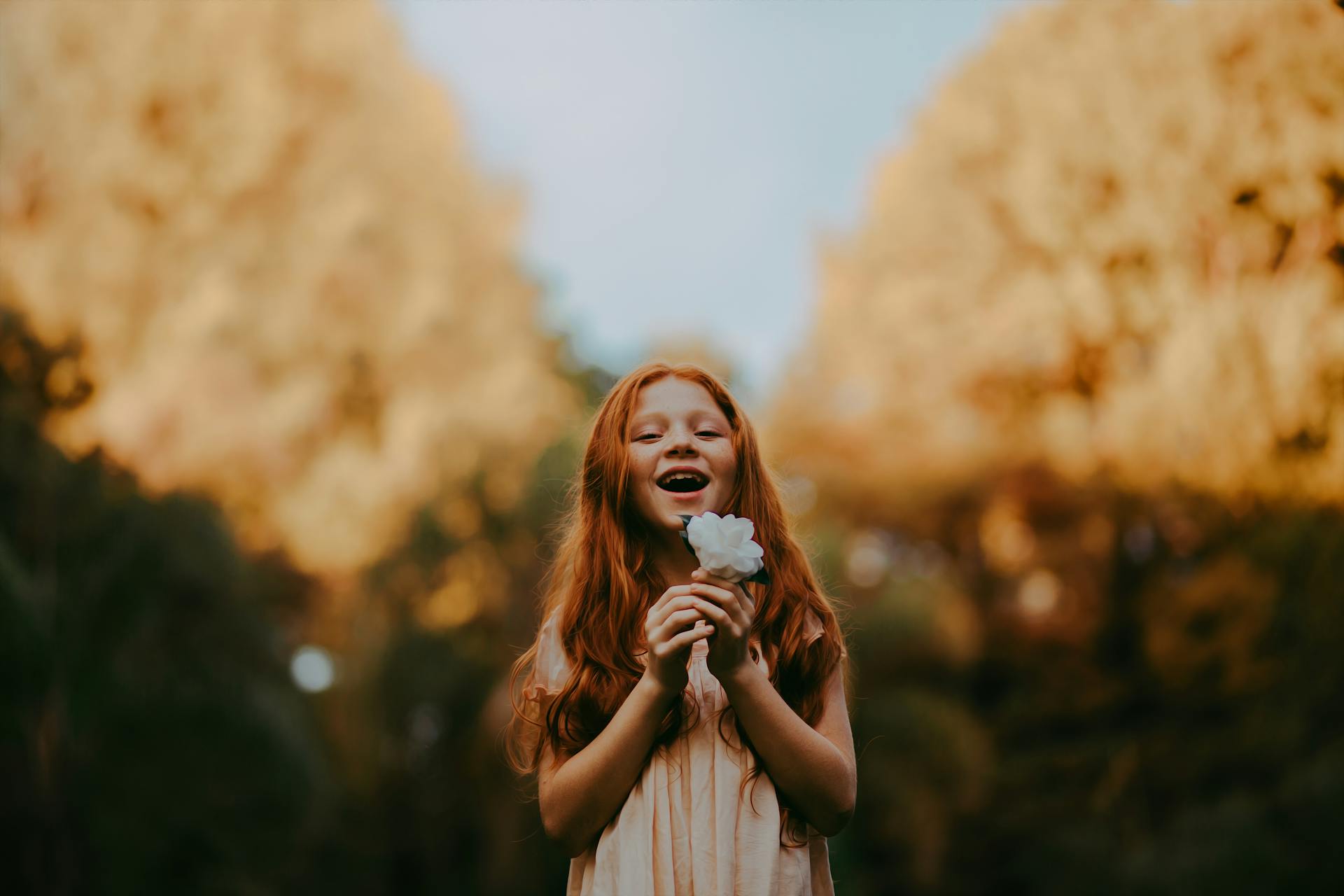 Une petite fille souriante | Source : Pexels